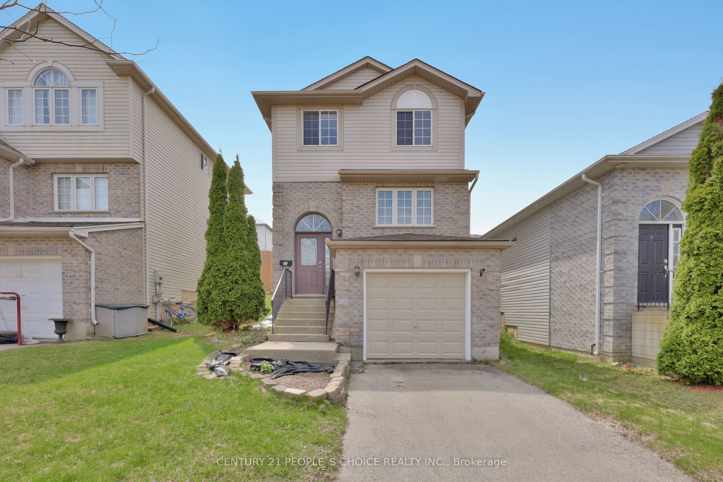 34 Phair Crescent Property Photo 1