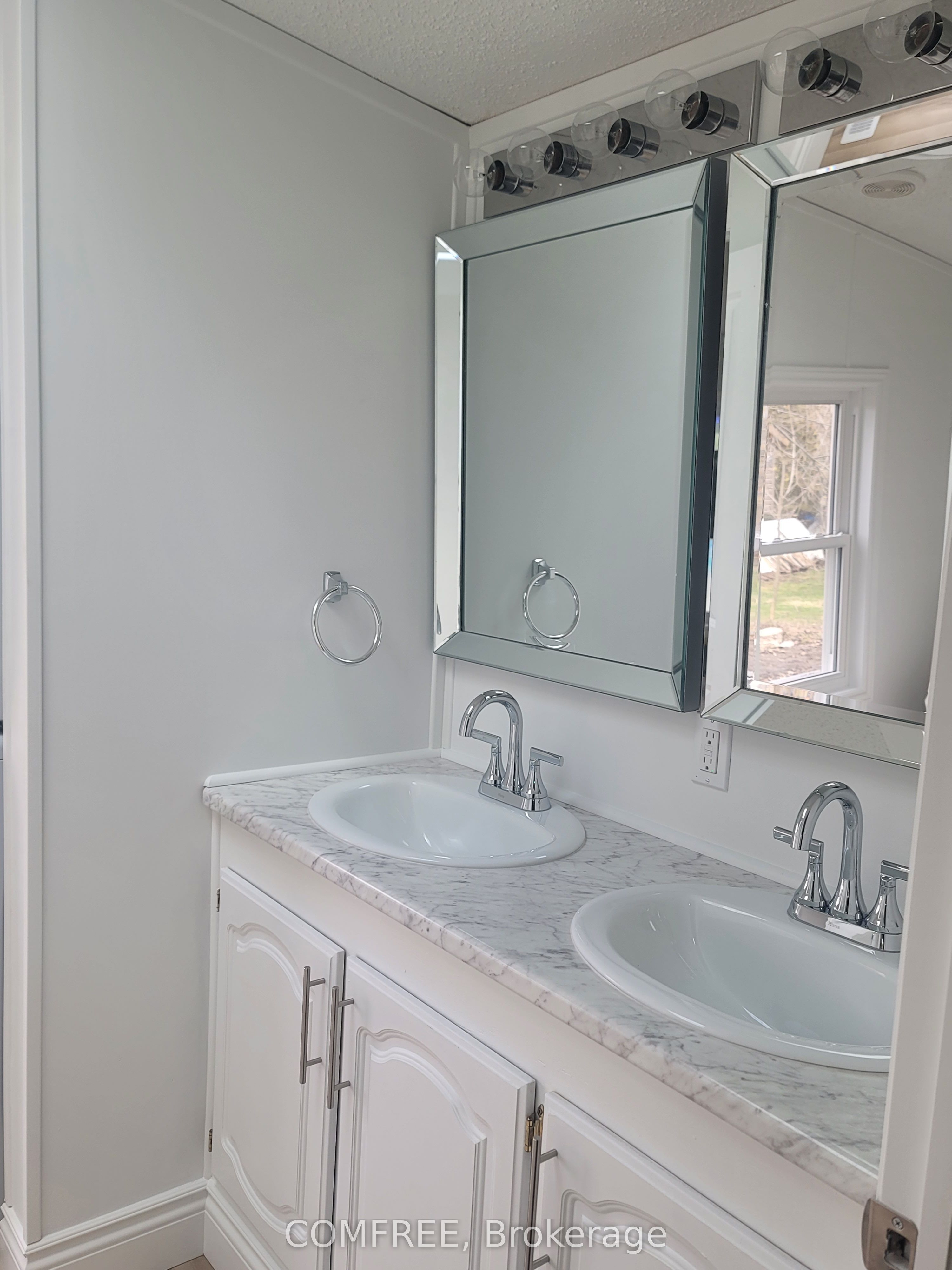 75049 Hensall Road 18 Property Photo 10