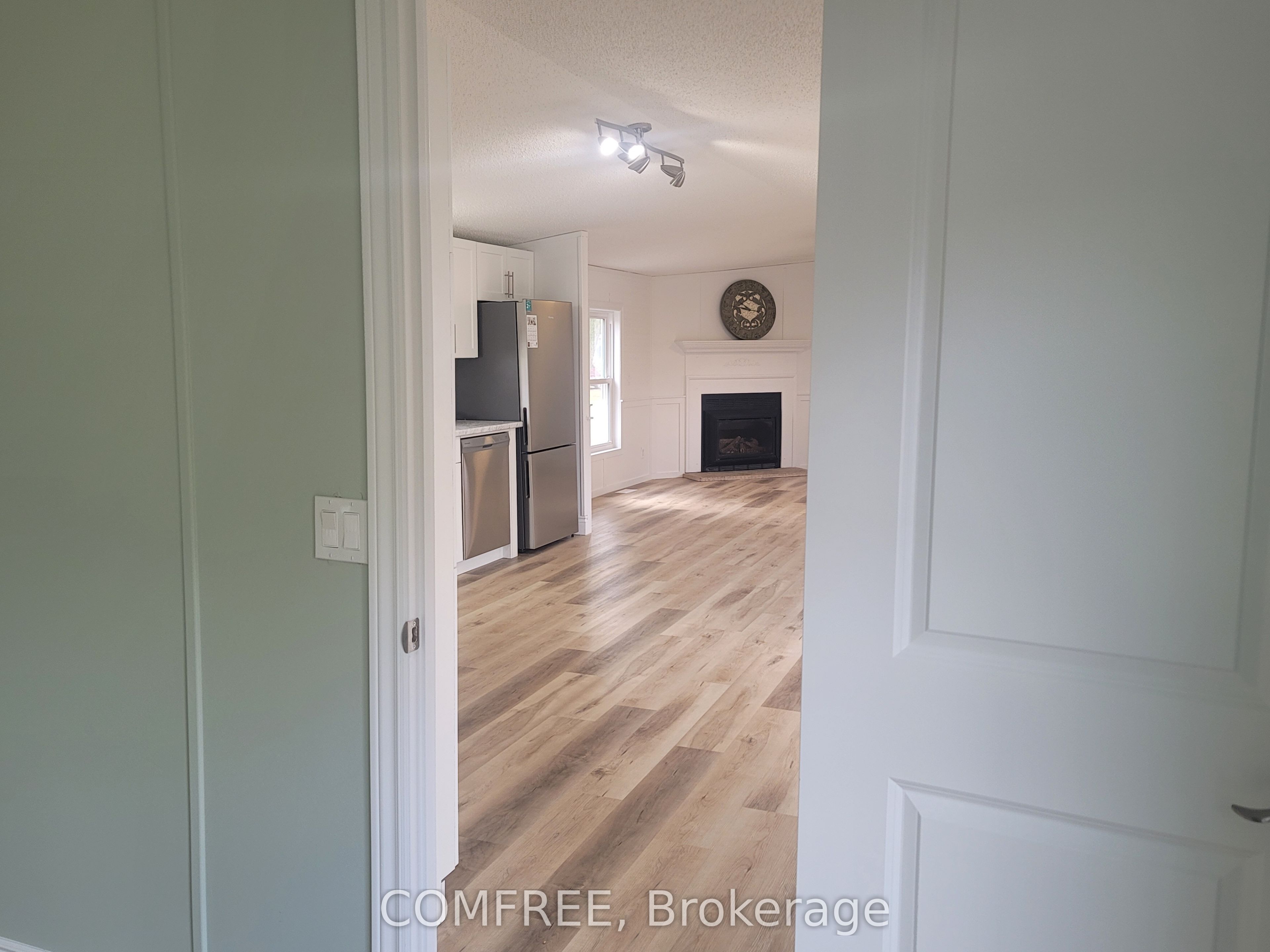 75049 Hensall Road 18 Property Photo 13