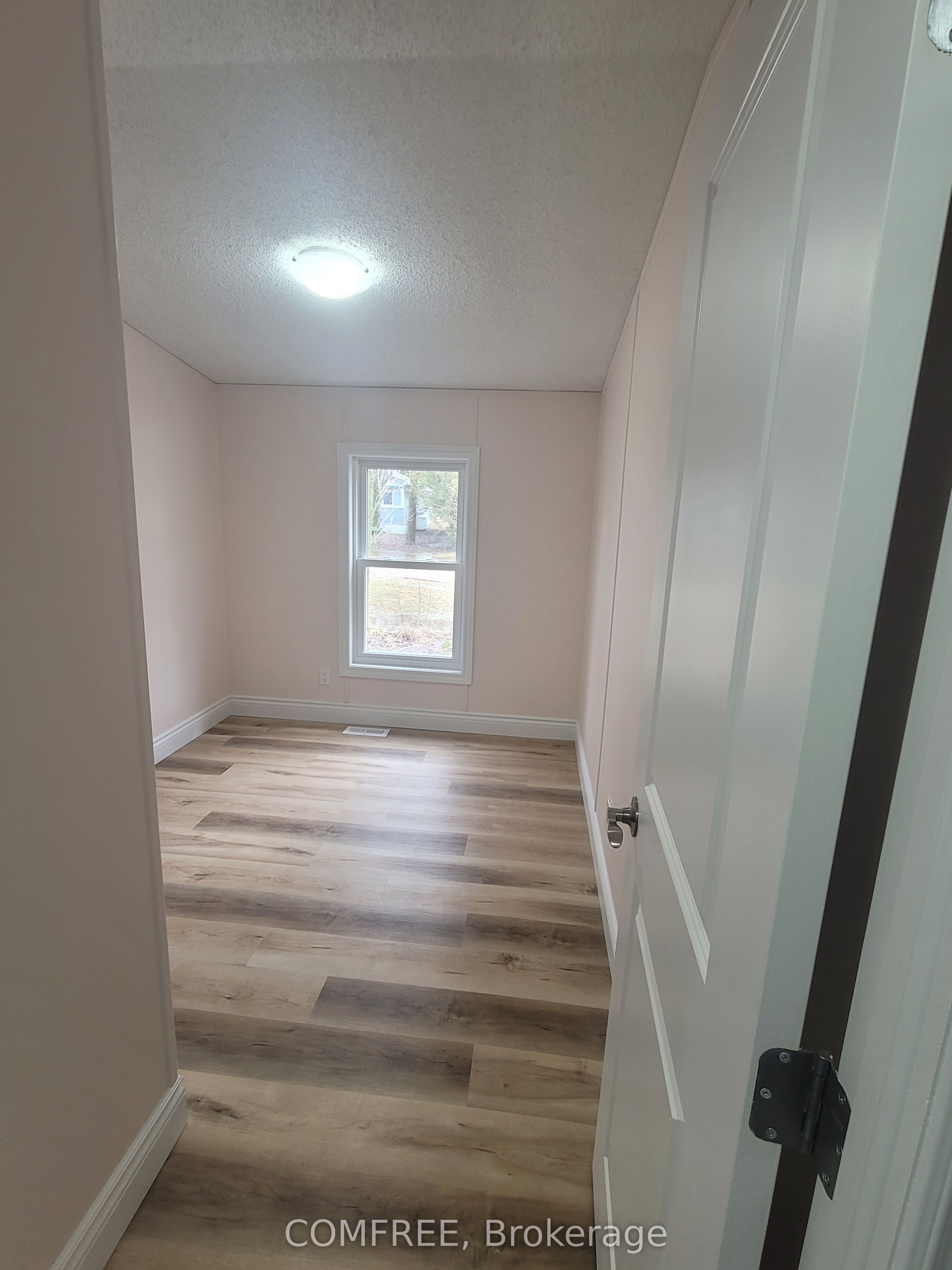 75049 Hensall Road 18 Property Photo 16