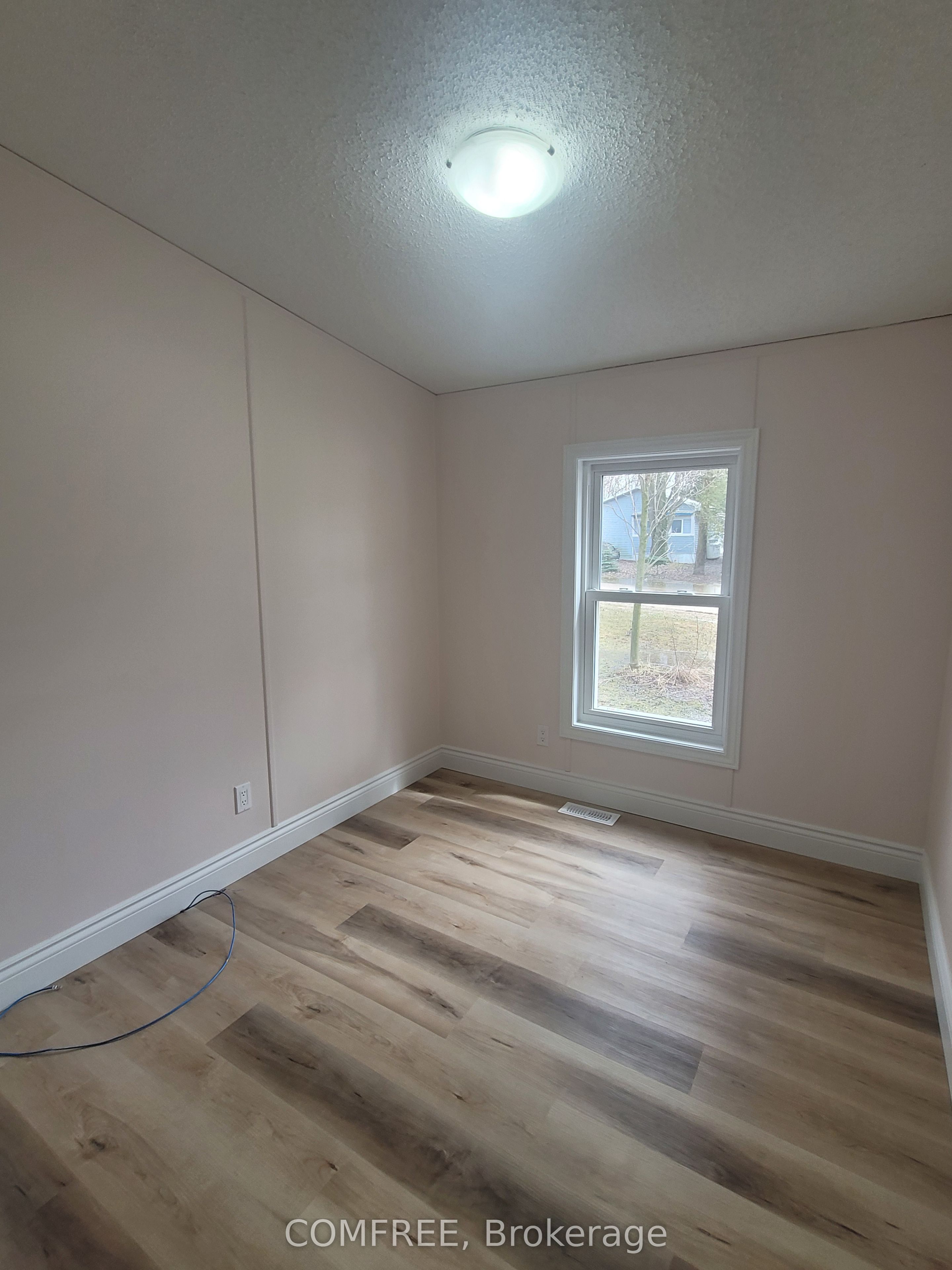 75049 Hensall Road 18 Property Photo 17