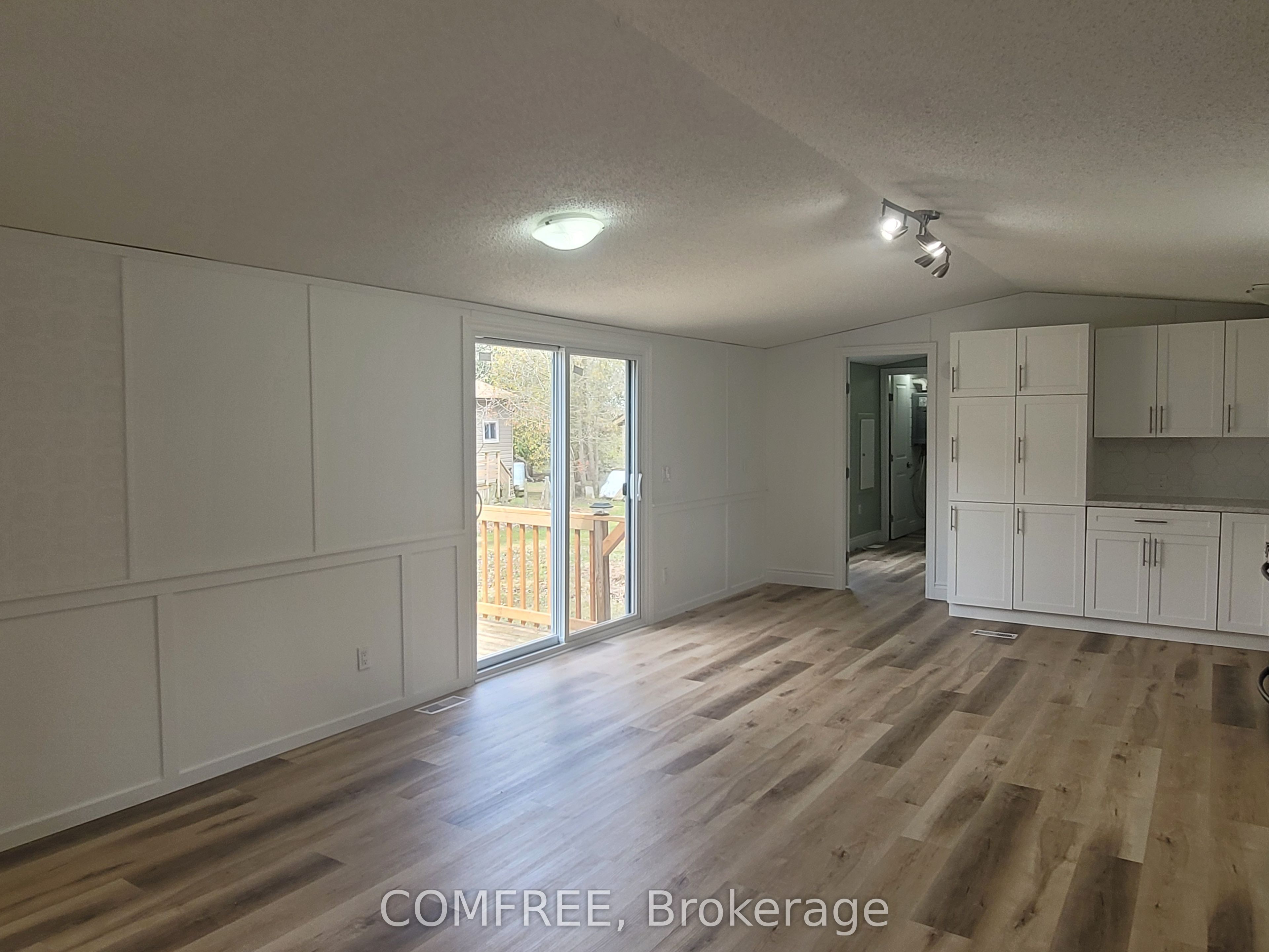 75049 Hensall Road 18 Property Photo 21