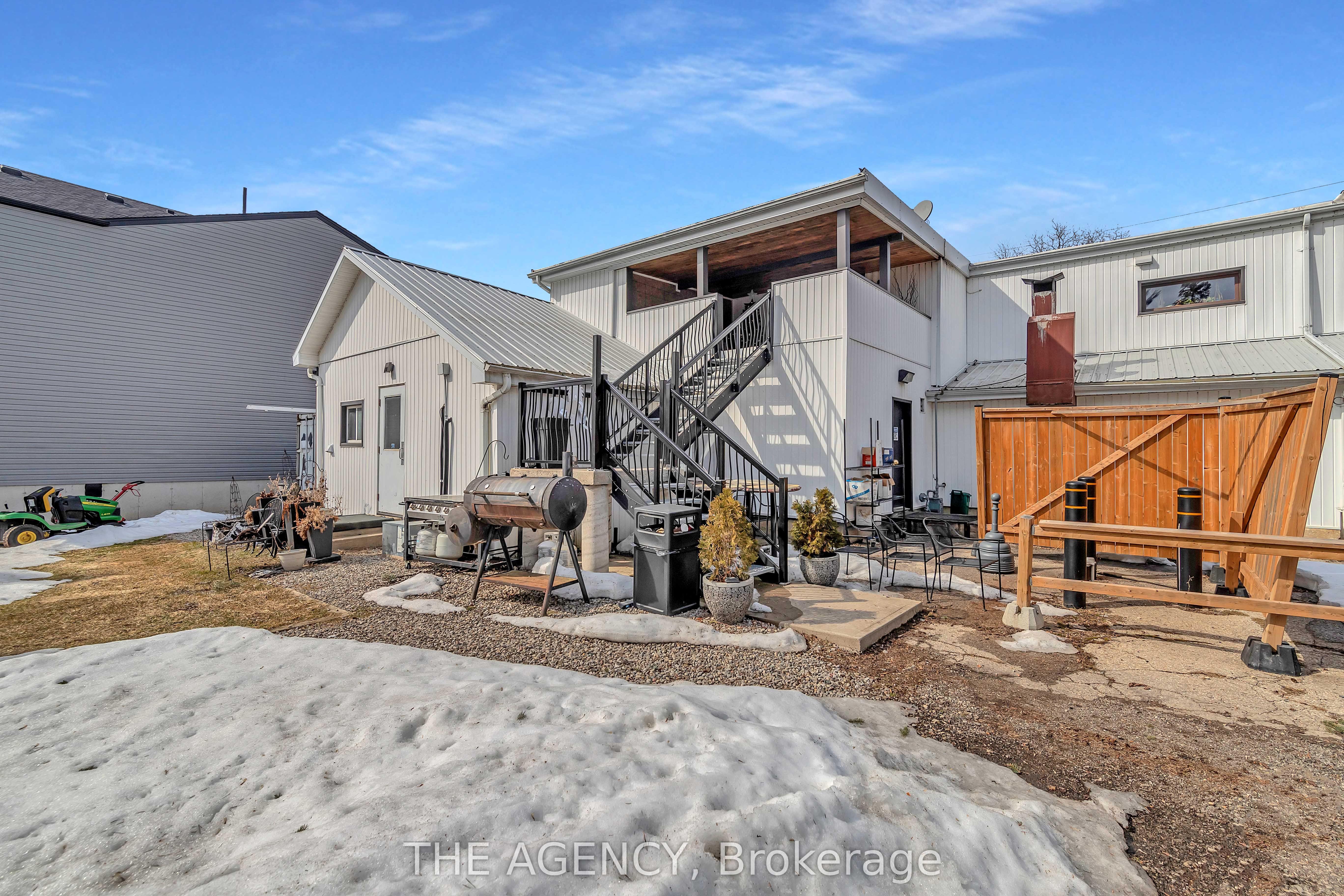 3215 Roseville Road Property Photo 5