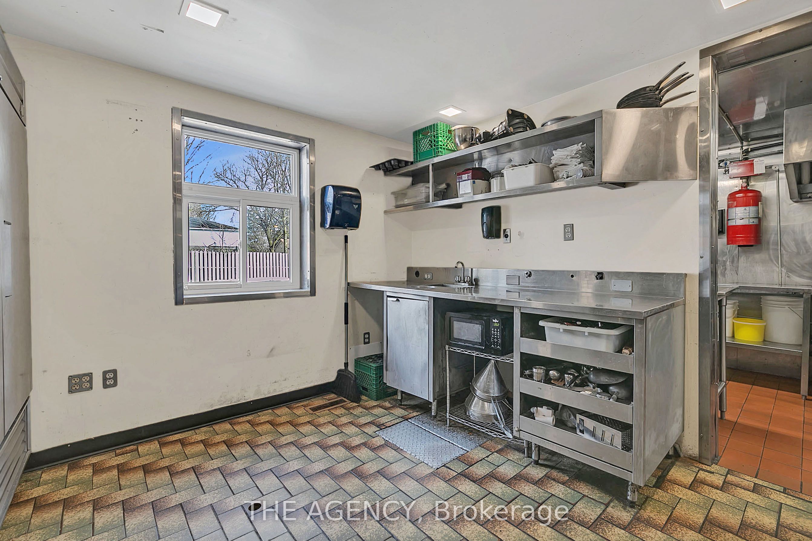 3215 Roseville Road Property Photo 14