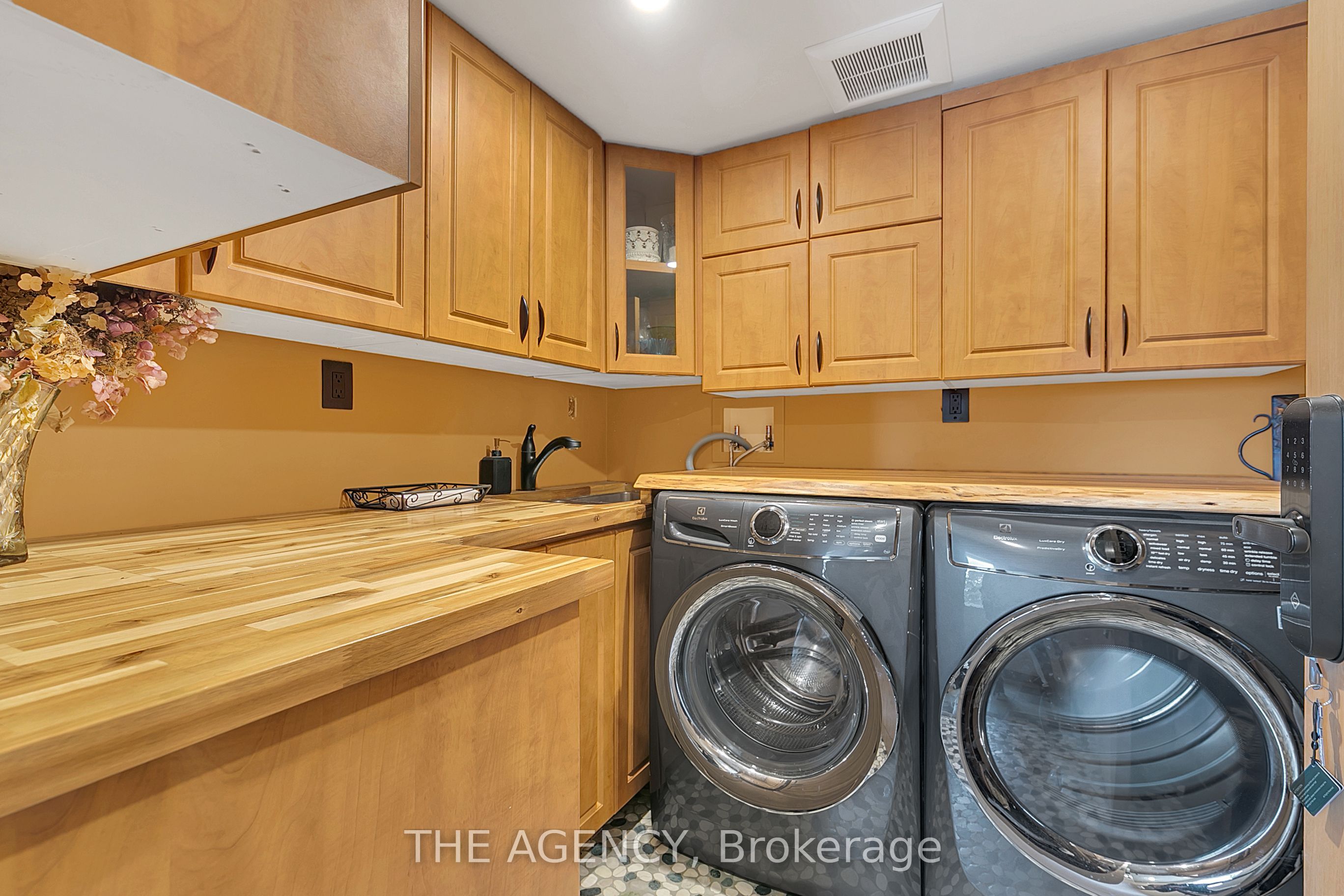 3215 Roseville Road Property Photo 25