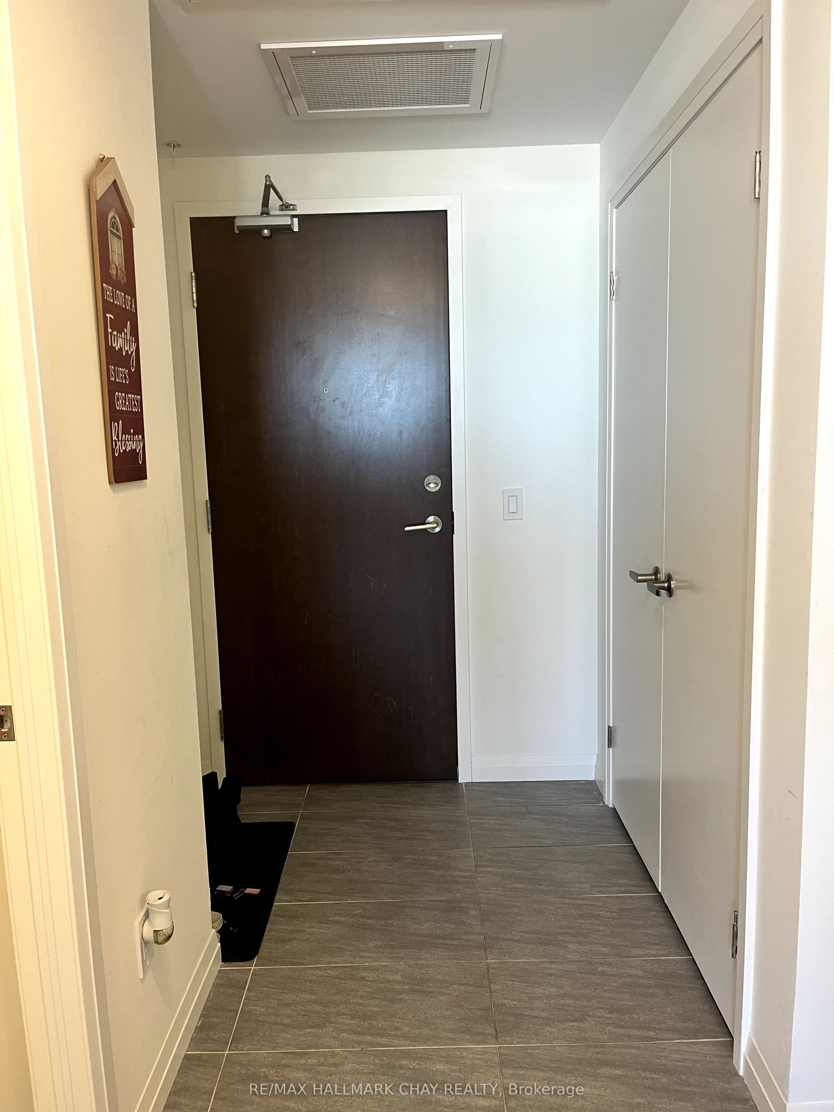 108 Garment Street 1709 Property Photo 3