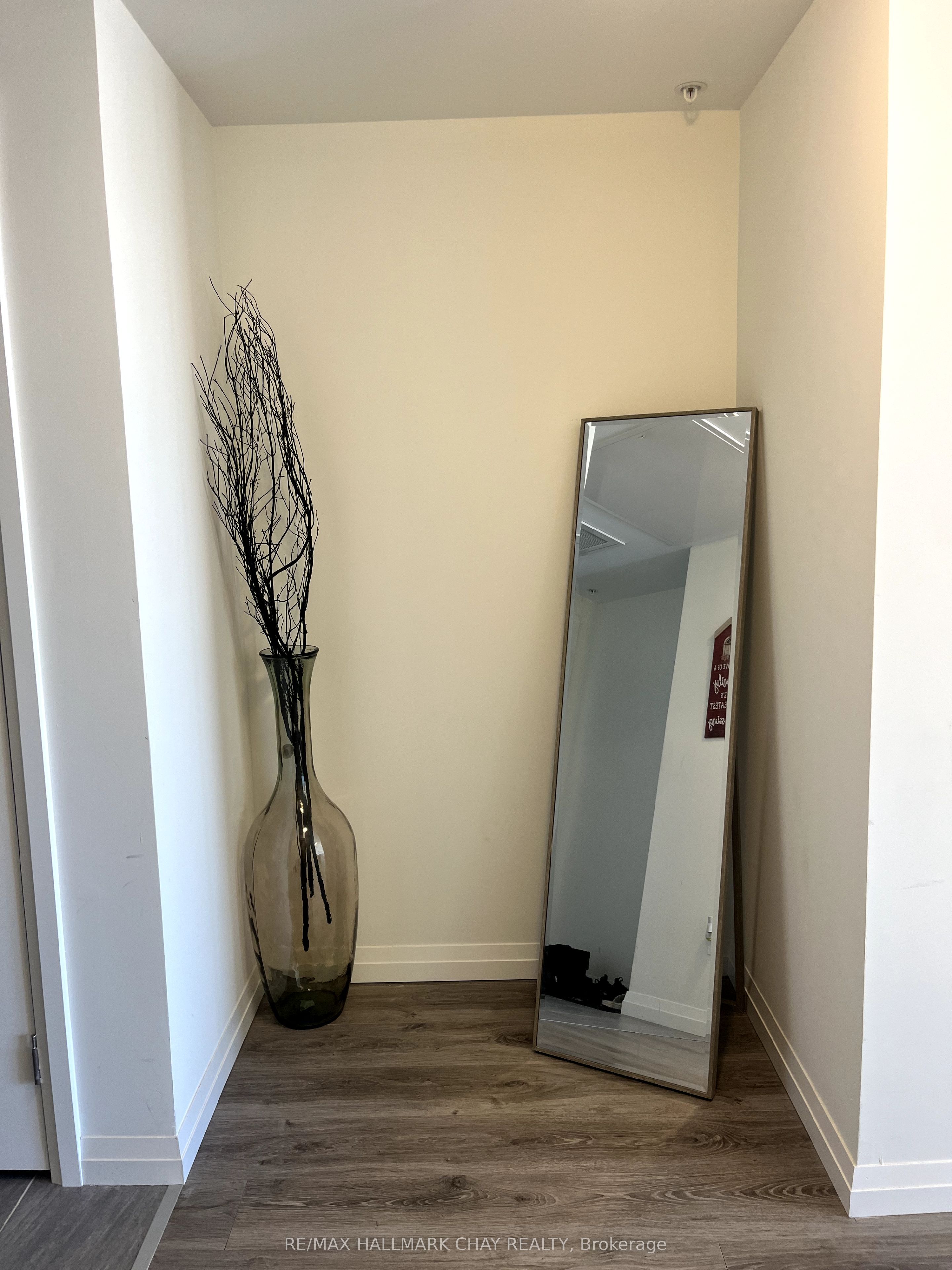 108 Garment Street 1709 Property Photo 4