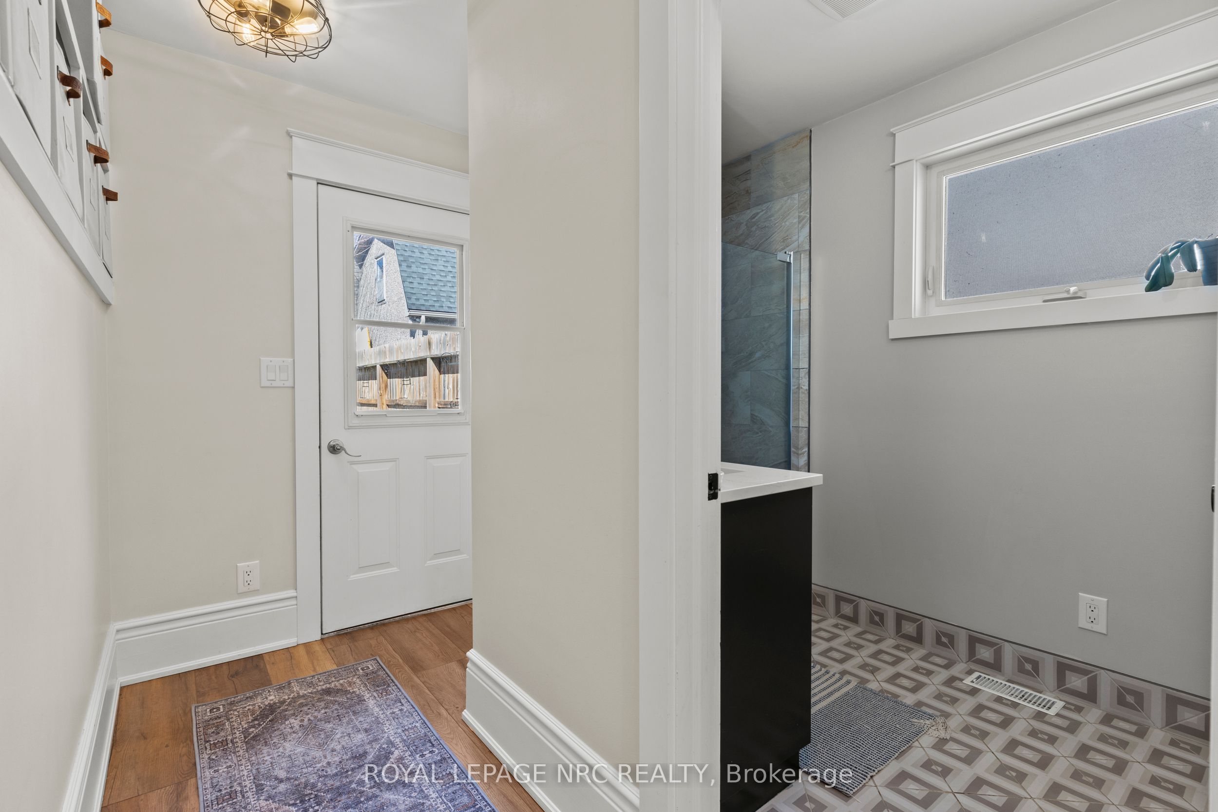 538 King Street Property Photo 12