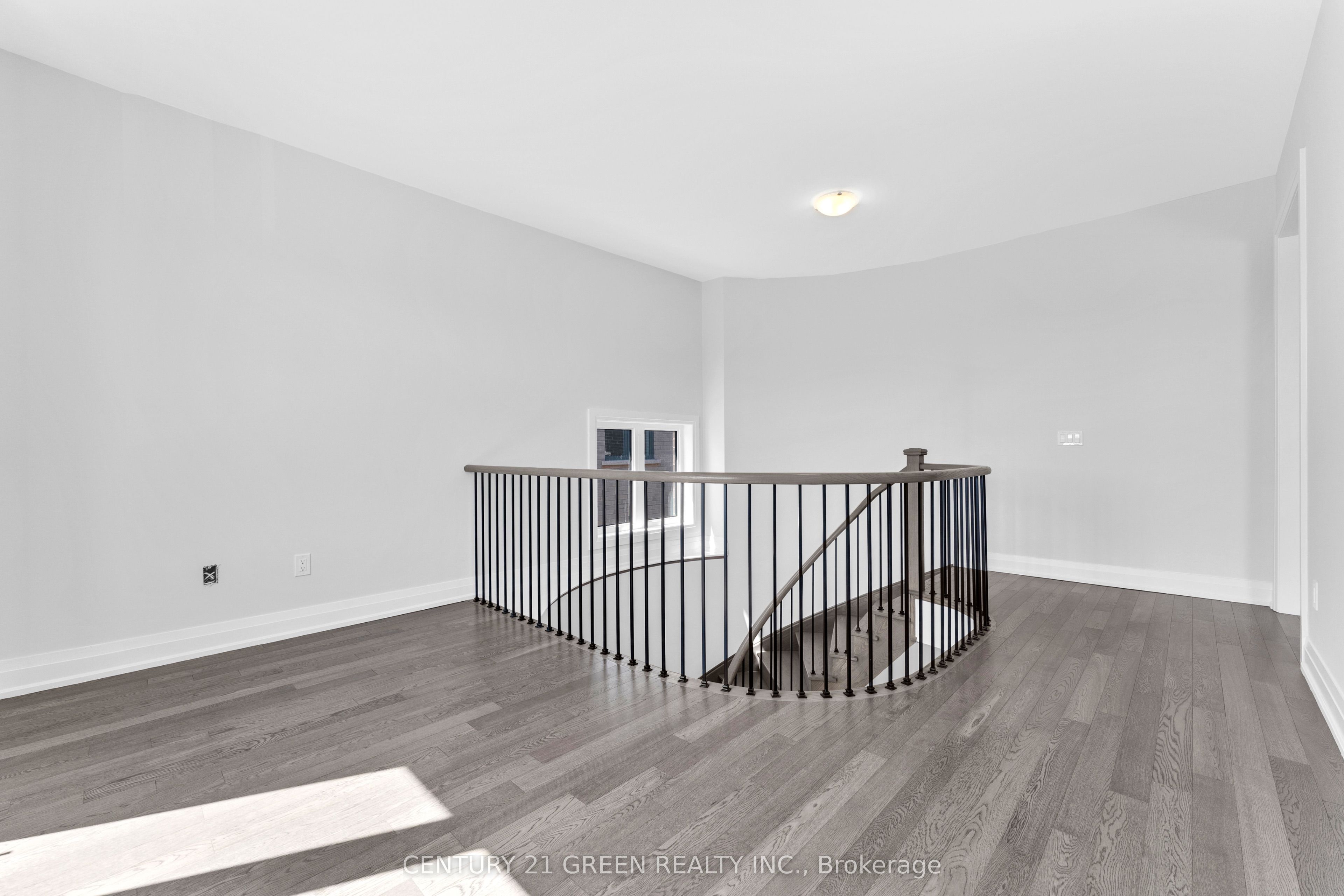 1447 Upper Thames Drive Property Photo 23