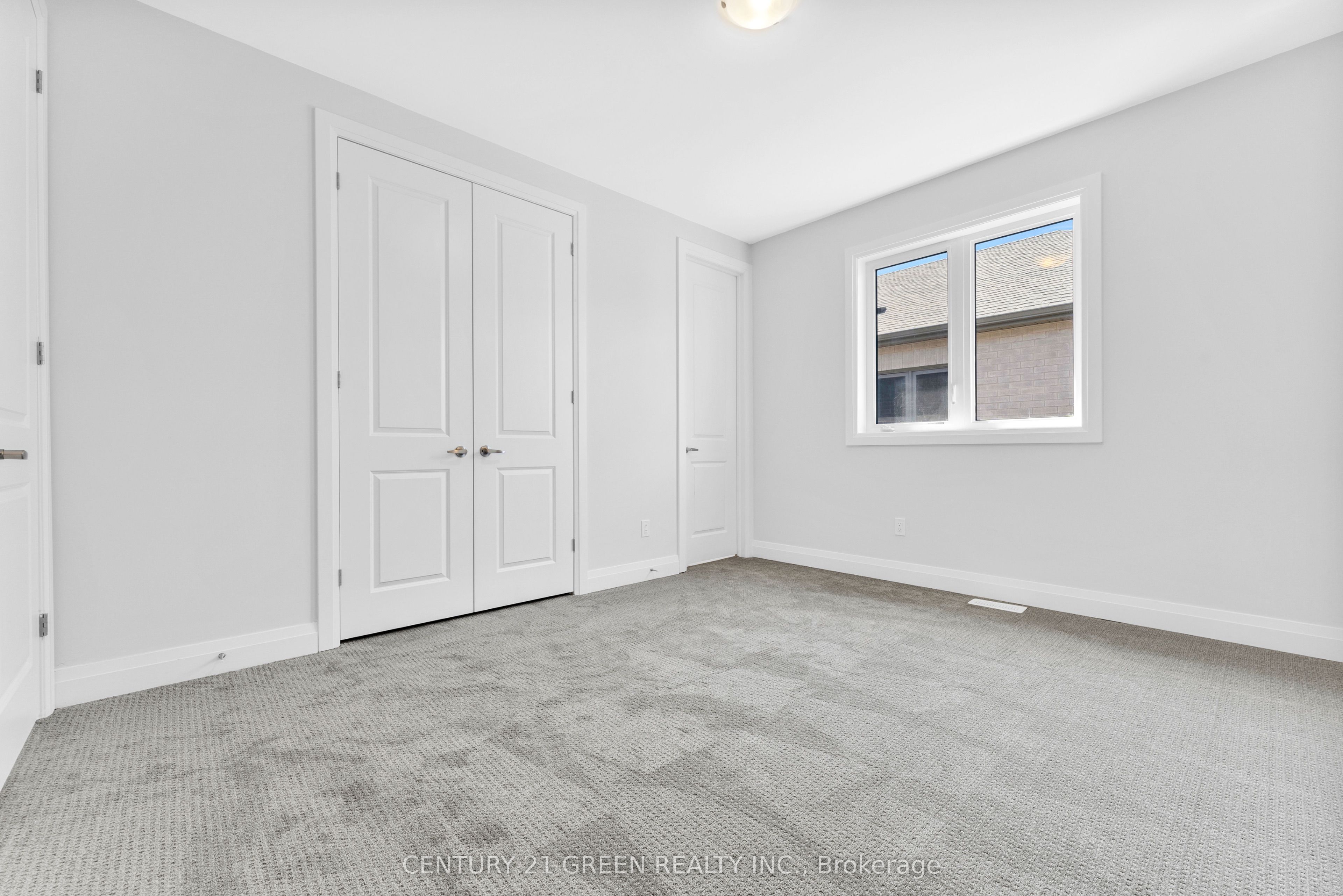 1447 Upper Thames Drive Property Photo 29