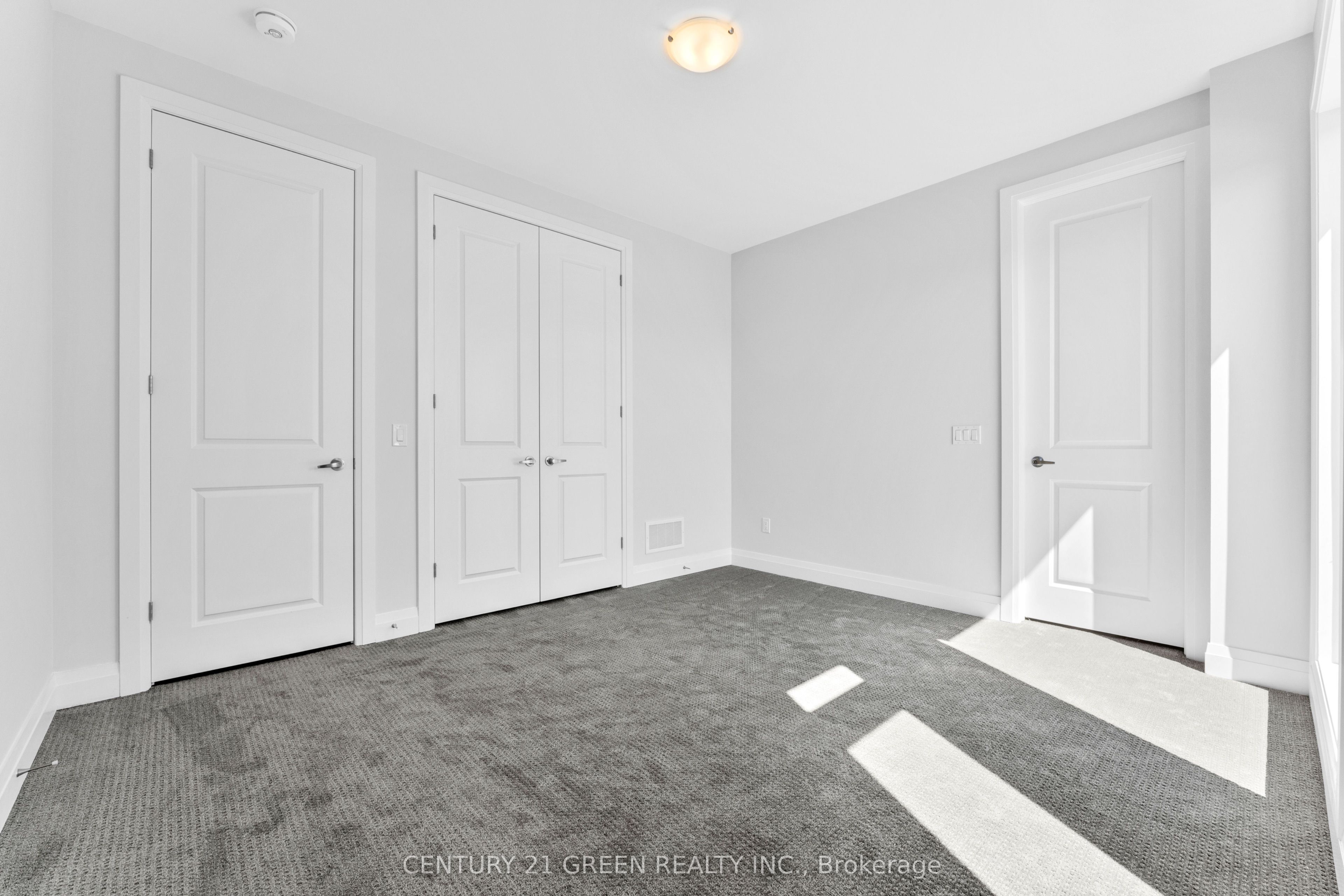 1447 Upper Thames Drive Property Photo 34