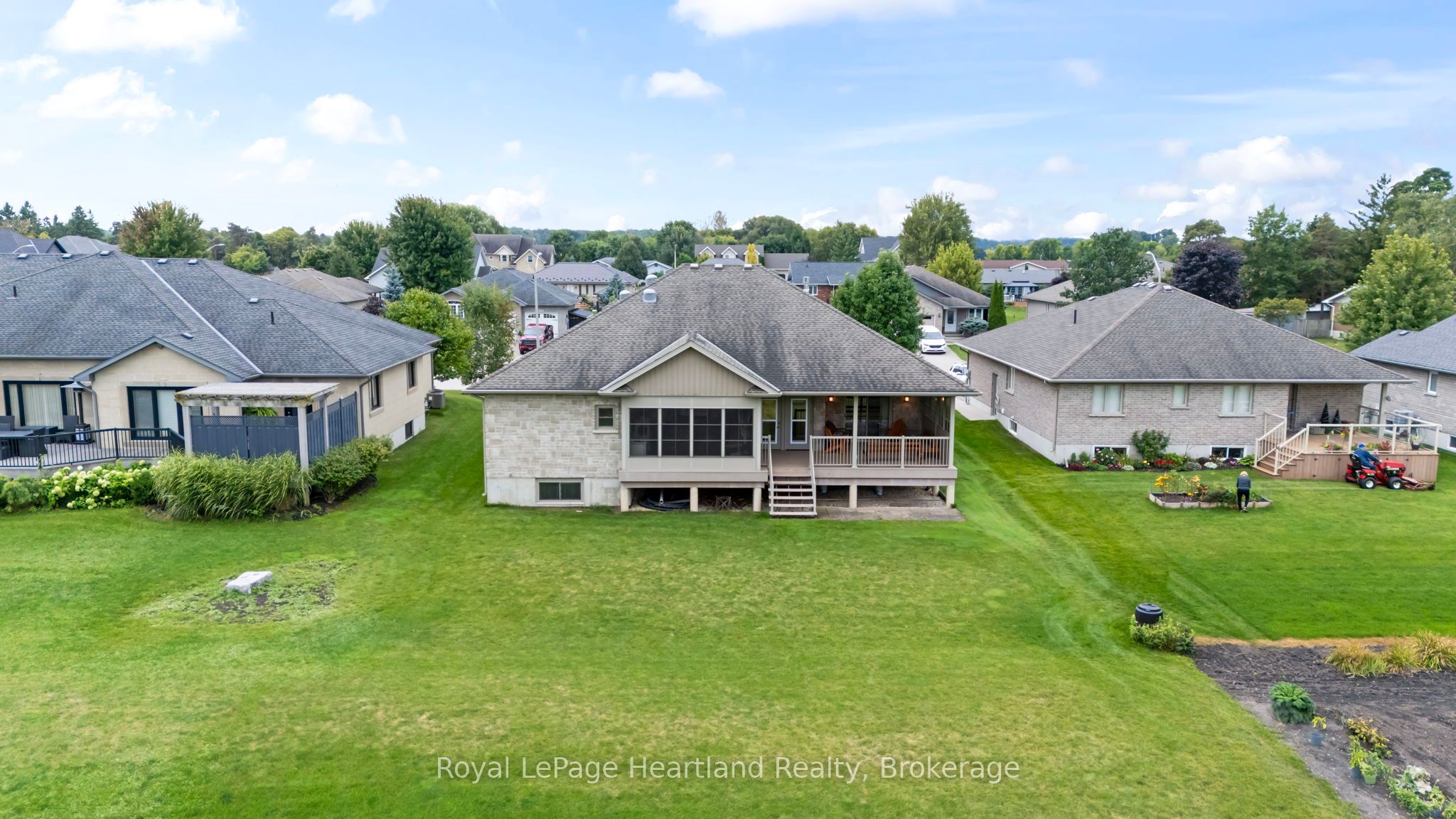 221 John Street Property Photo 4