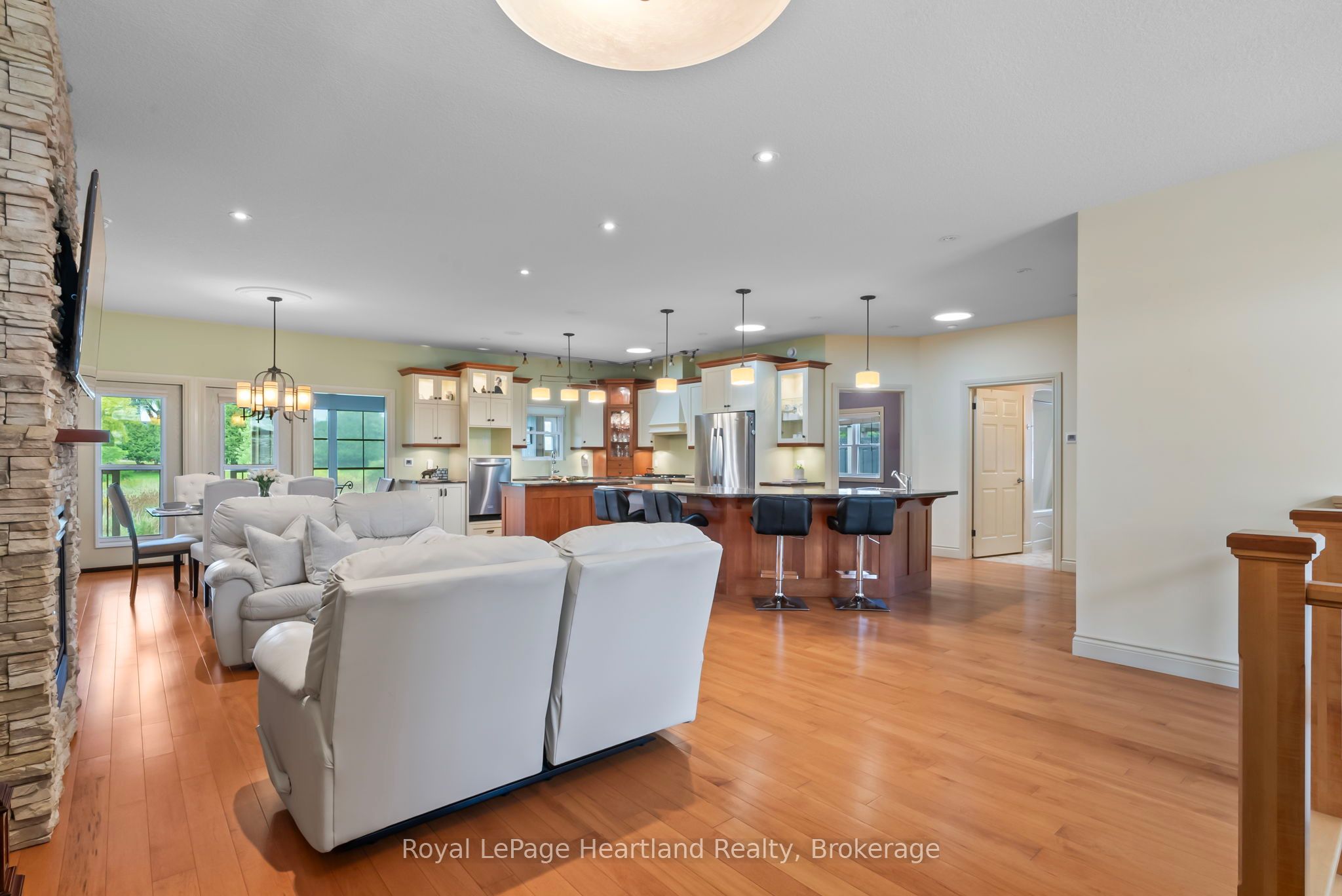 221 John Street Property Photo 10