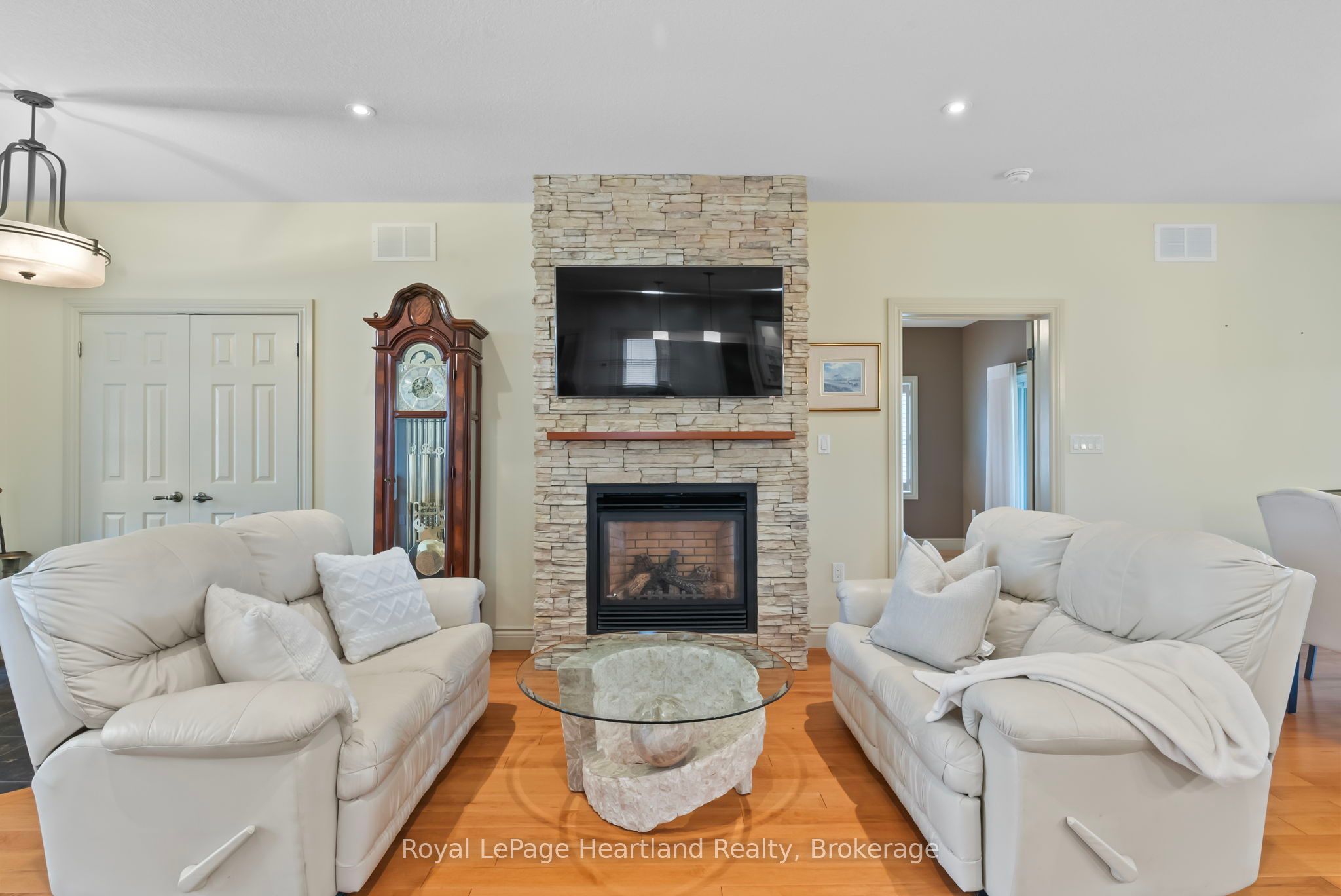 221 John Street Property Photo 13
