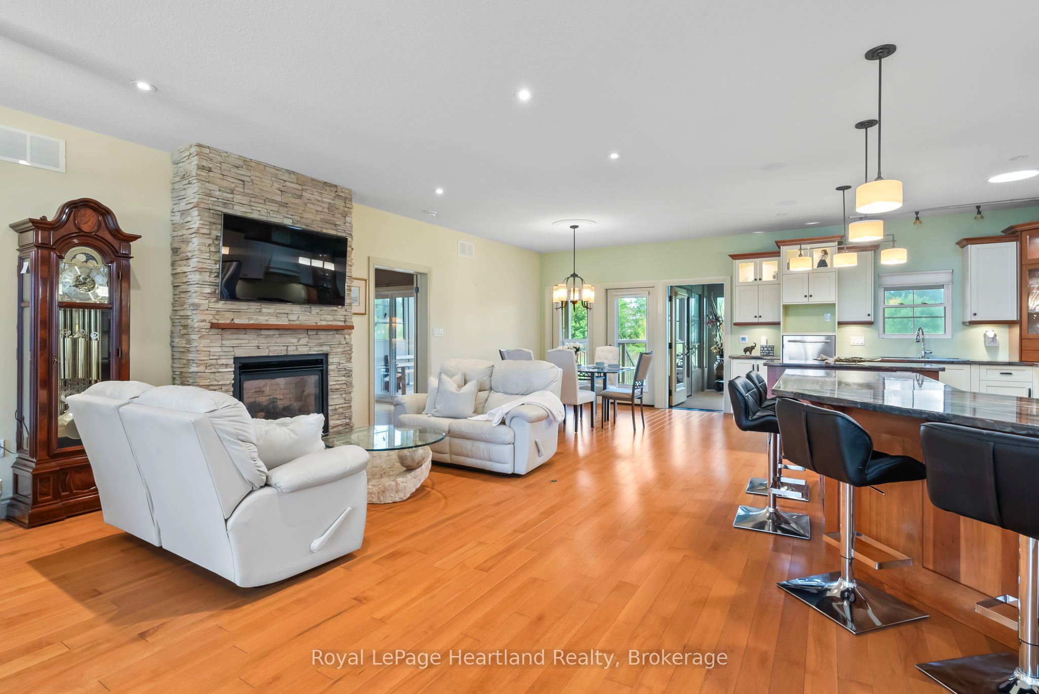 221 John Street Property Photo 14