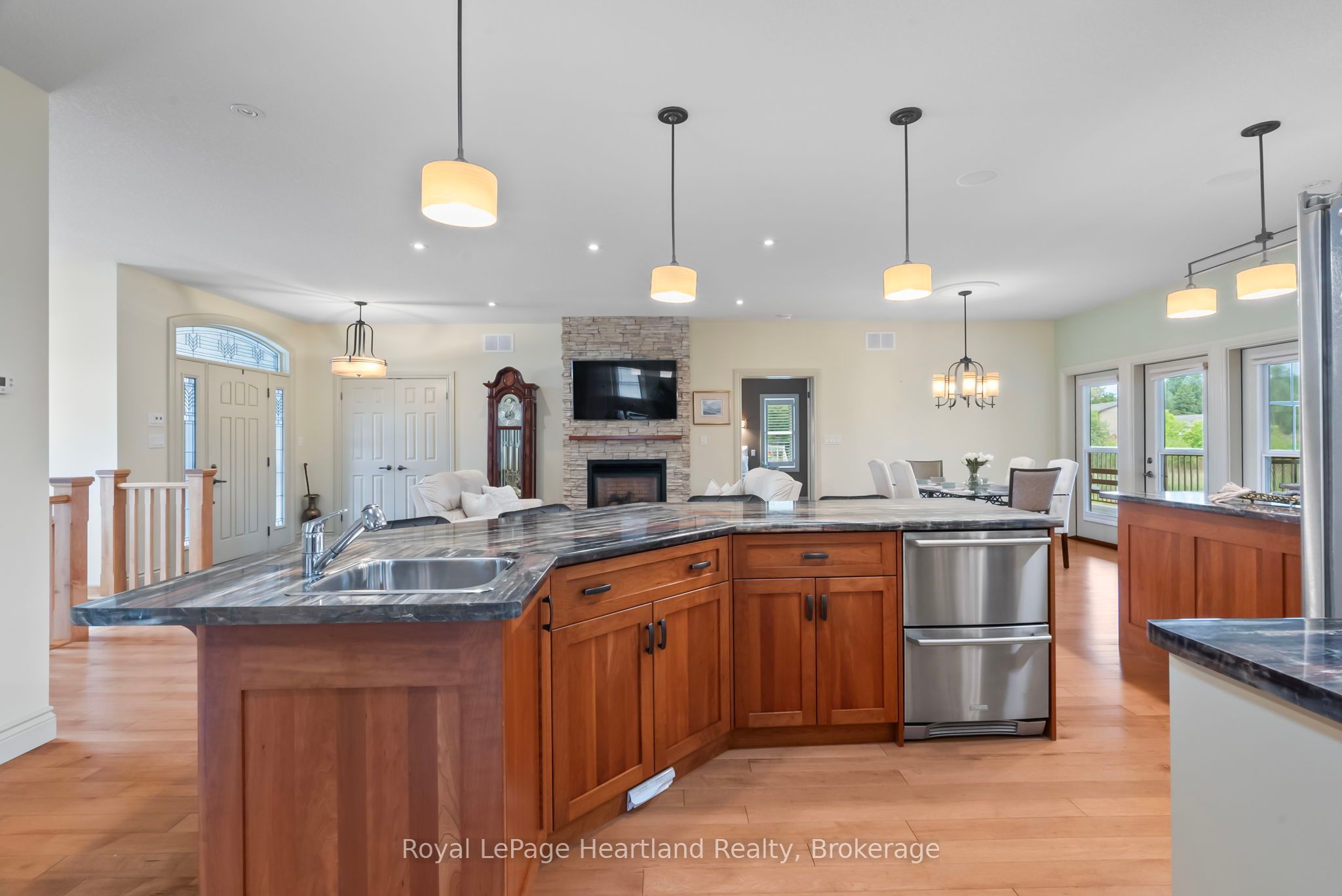 221 John Street Property Photo 15