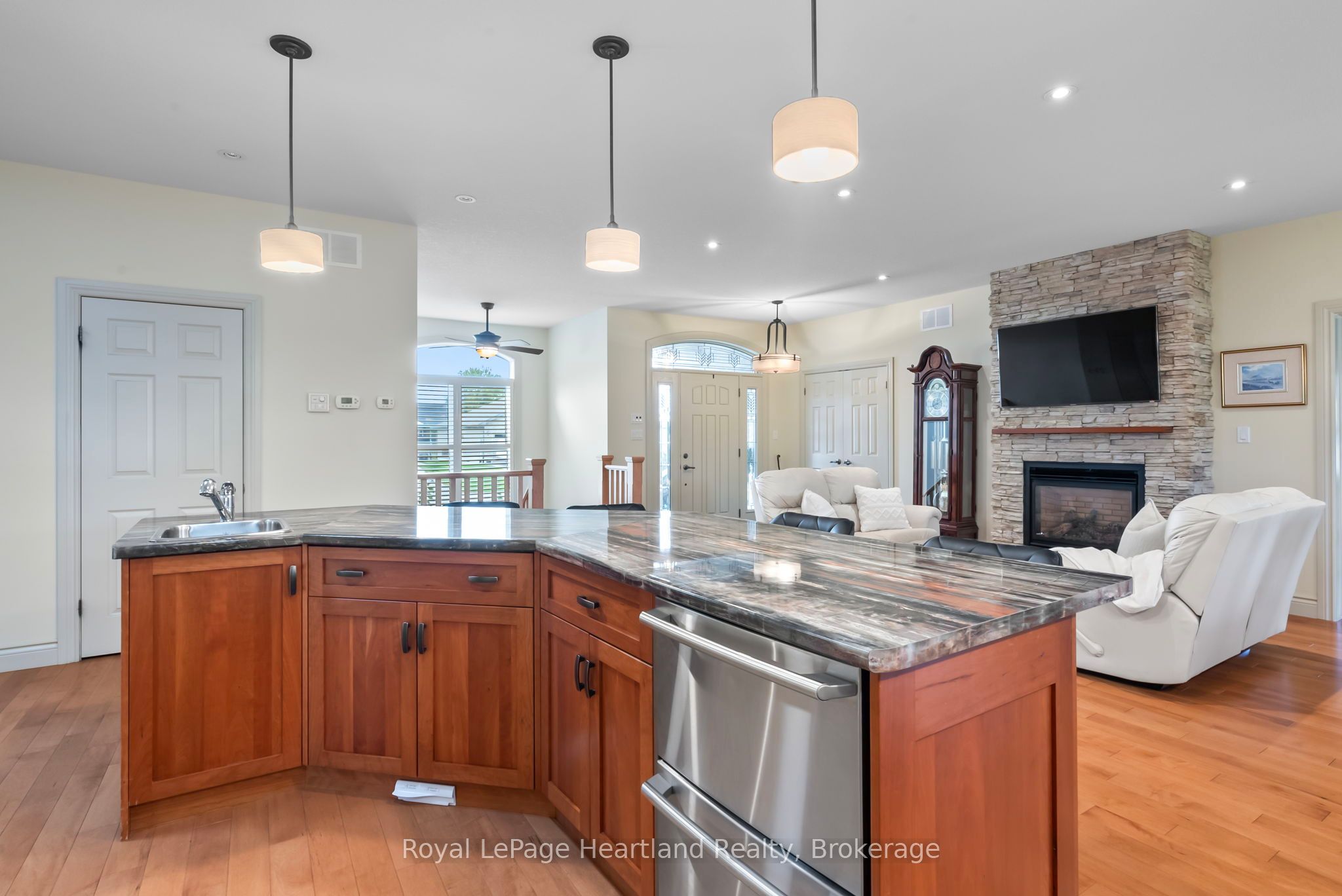221 John Street Property Photo 16