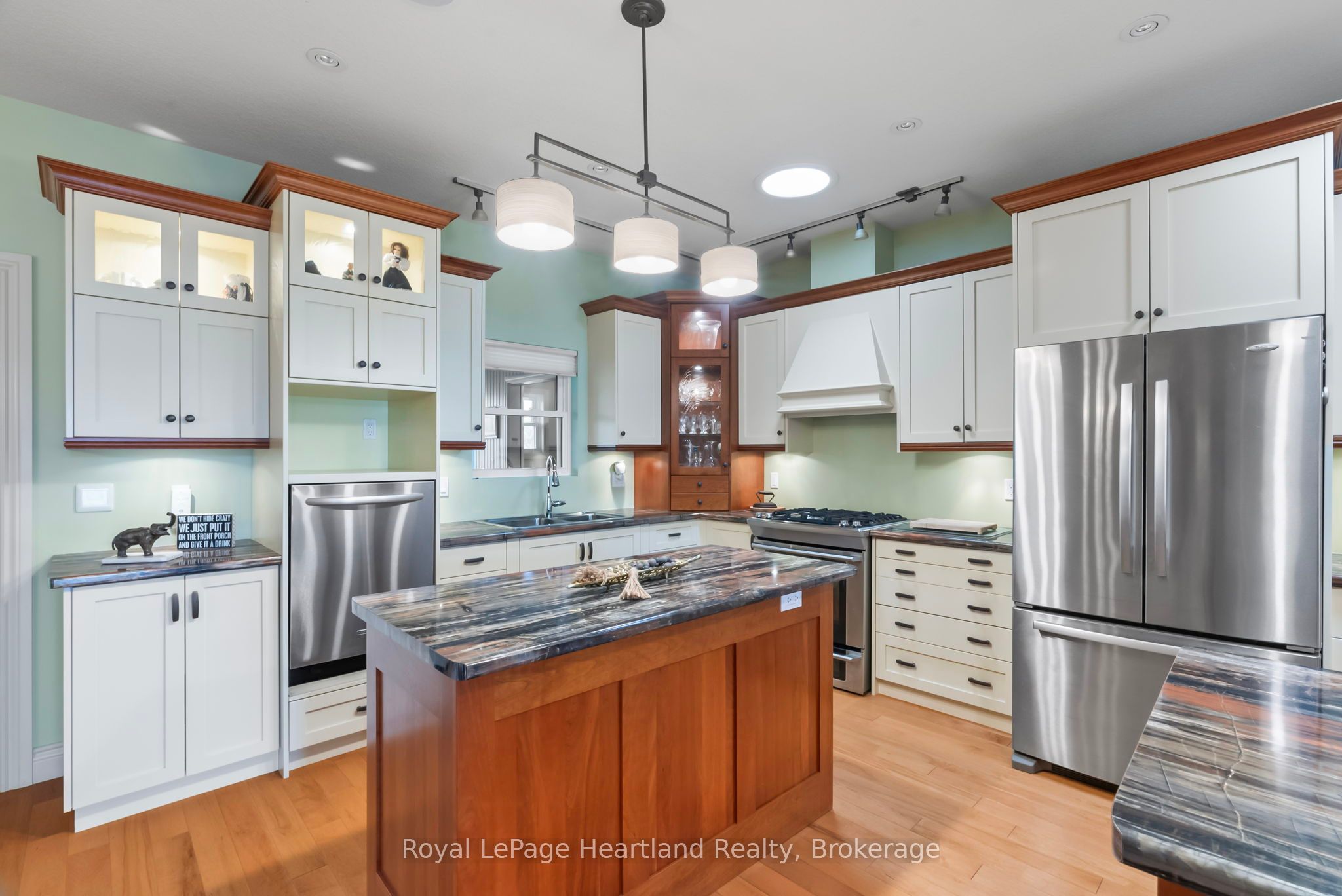 221 John Street Property Photo 19