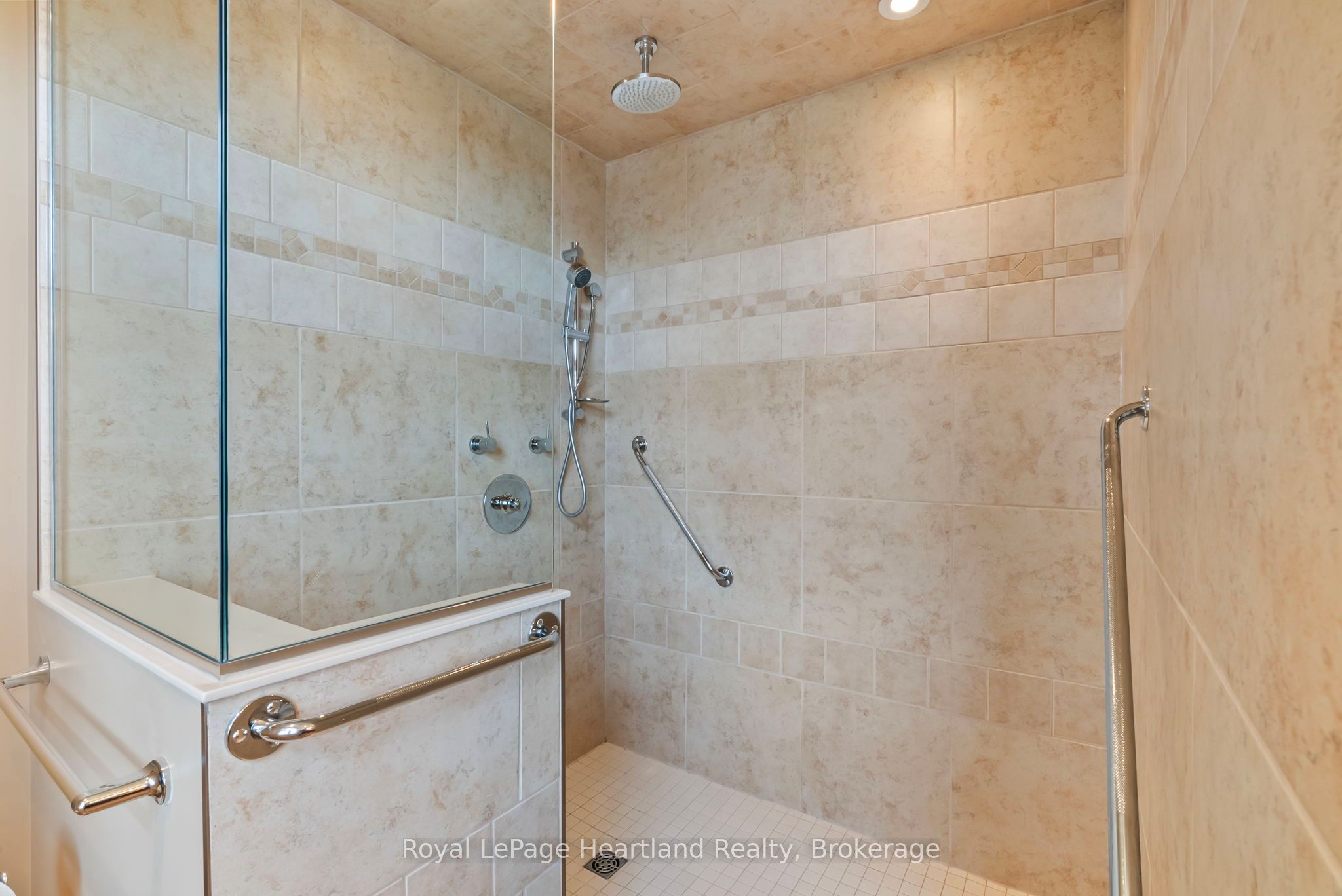 221 John Street Property Photo 27