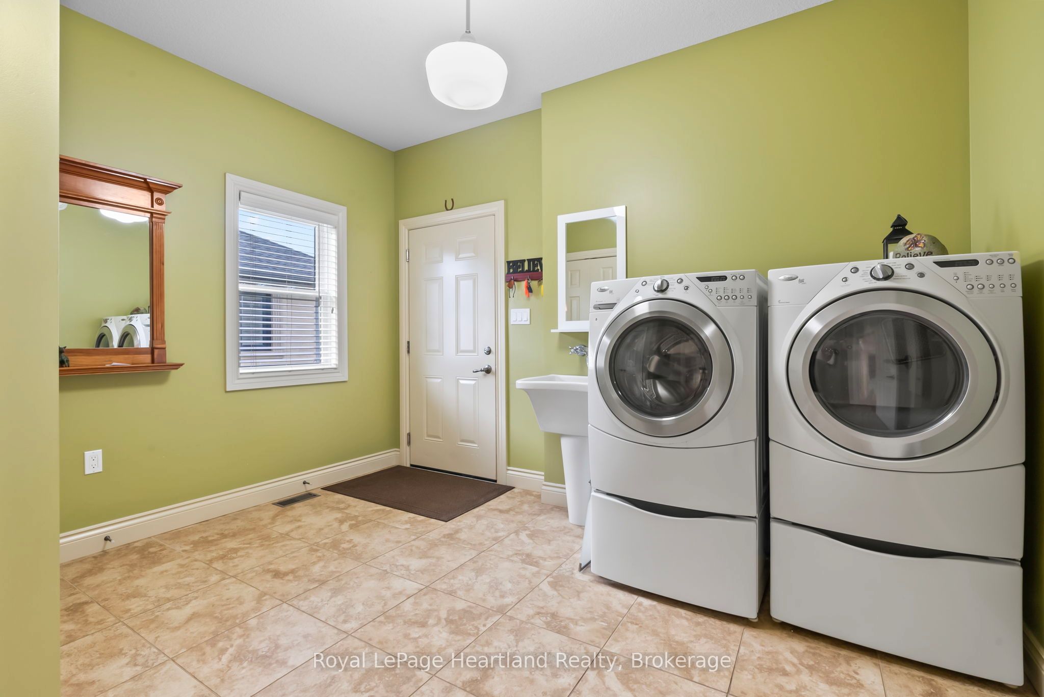 221 John Street Property Photo 31