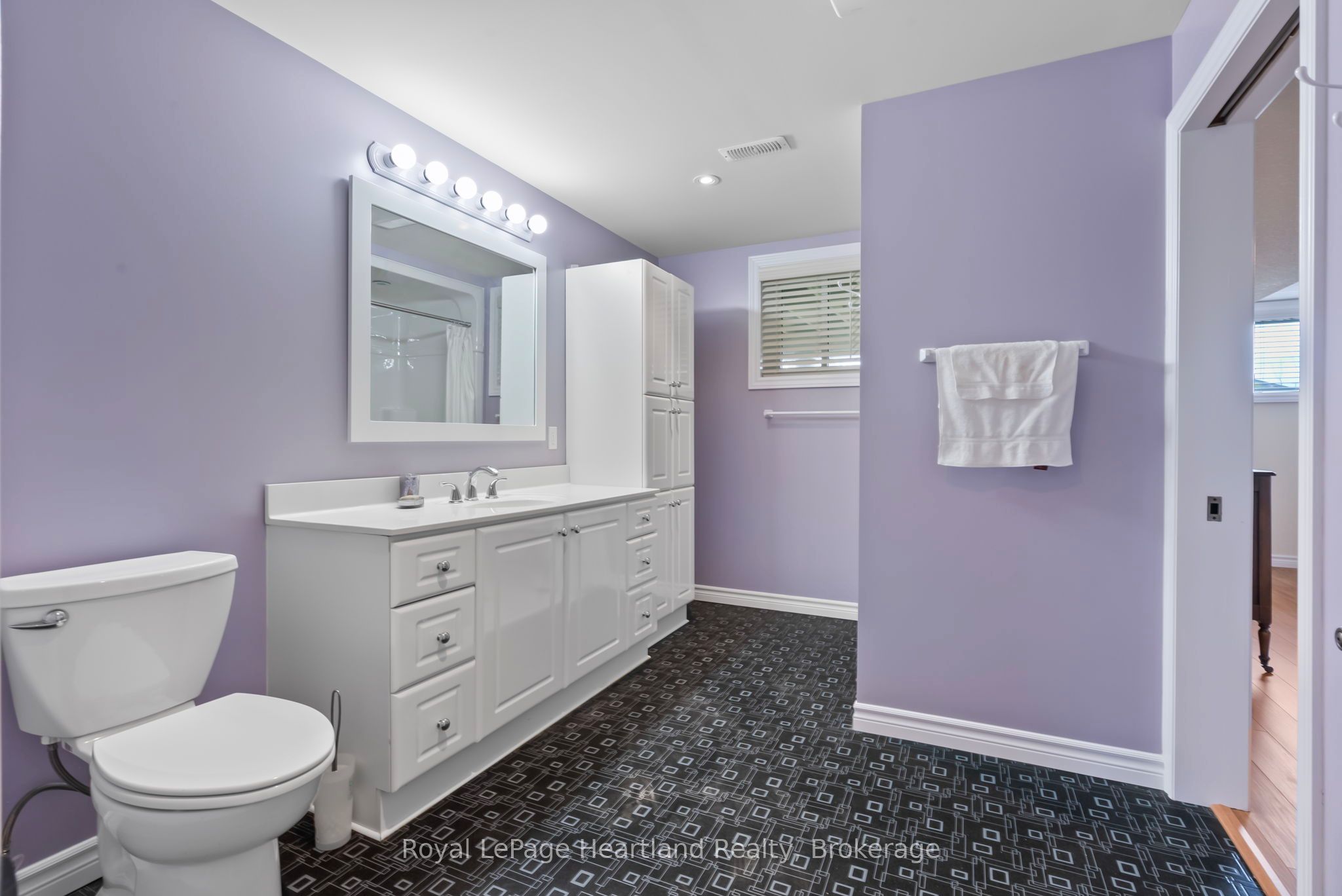 221 John Street Property Photo 40