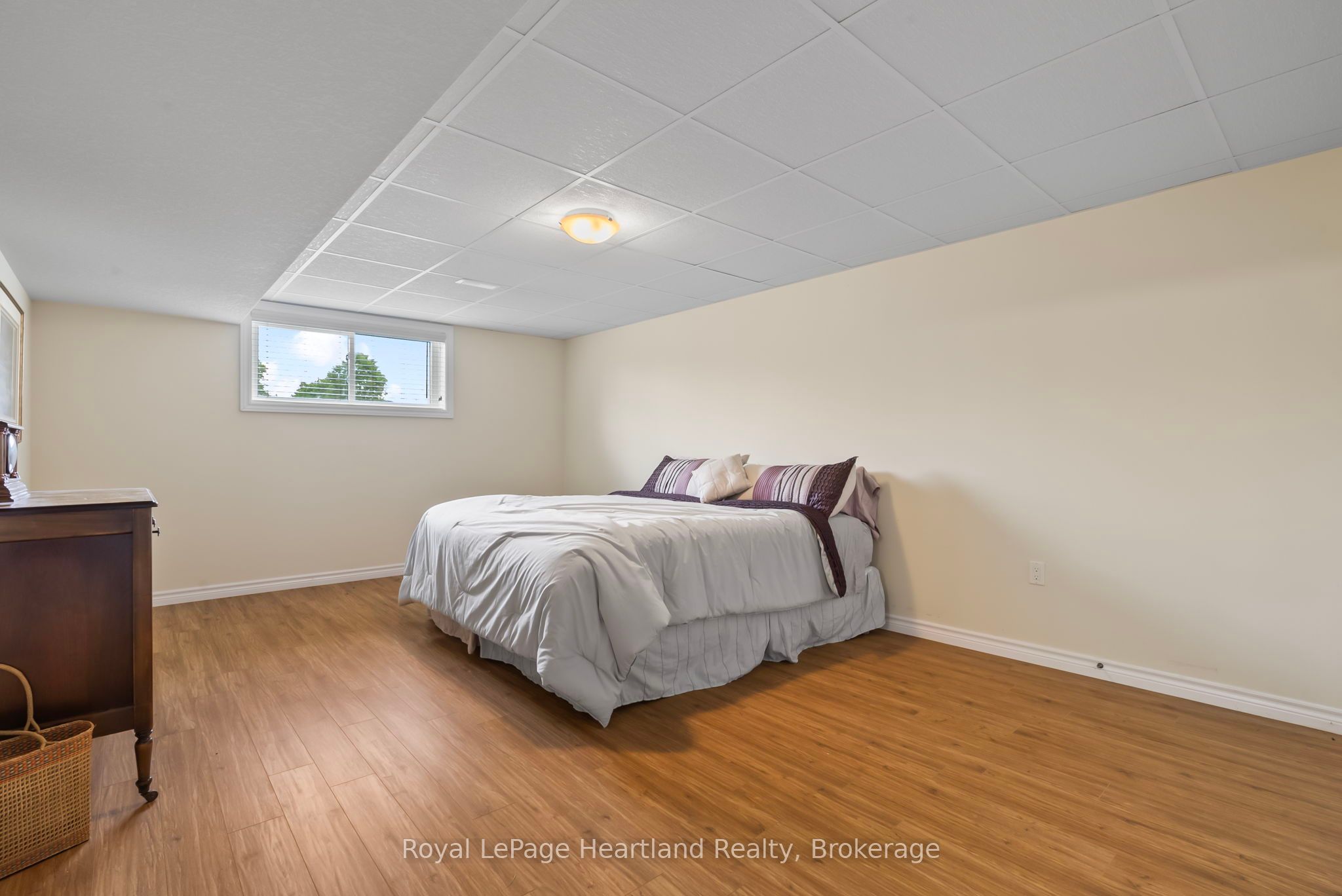 221 John Street Property Photo 41