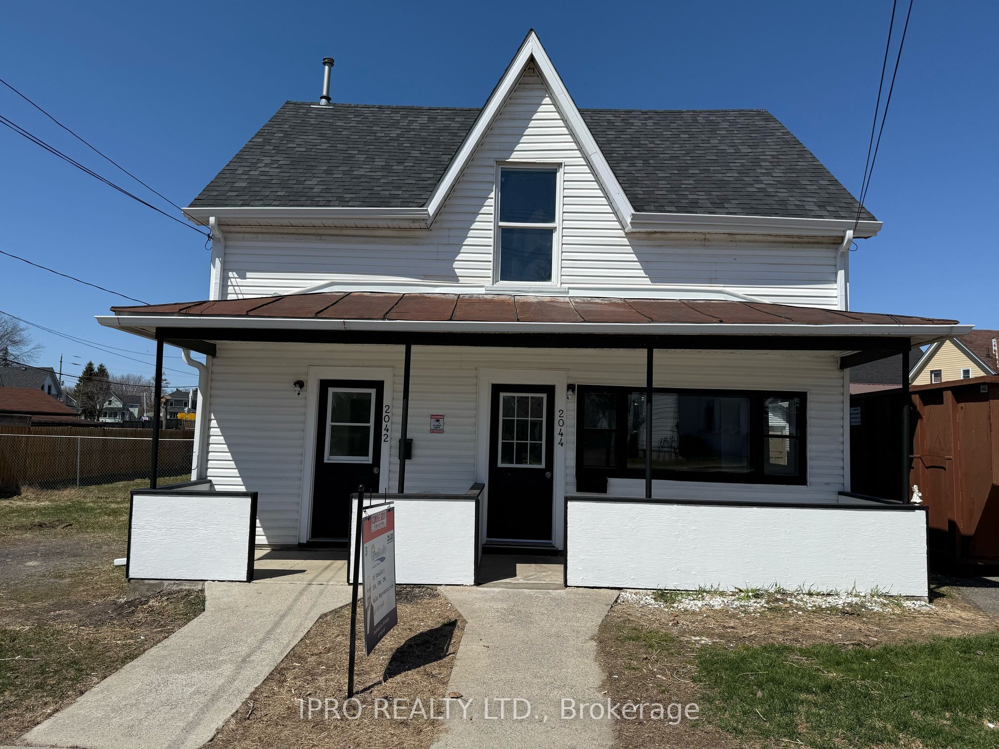 #2042/2042 - 2042 Dundas Street Property Photo 1