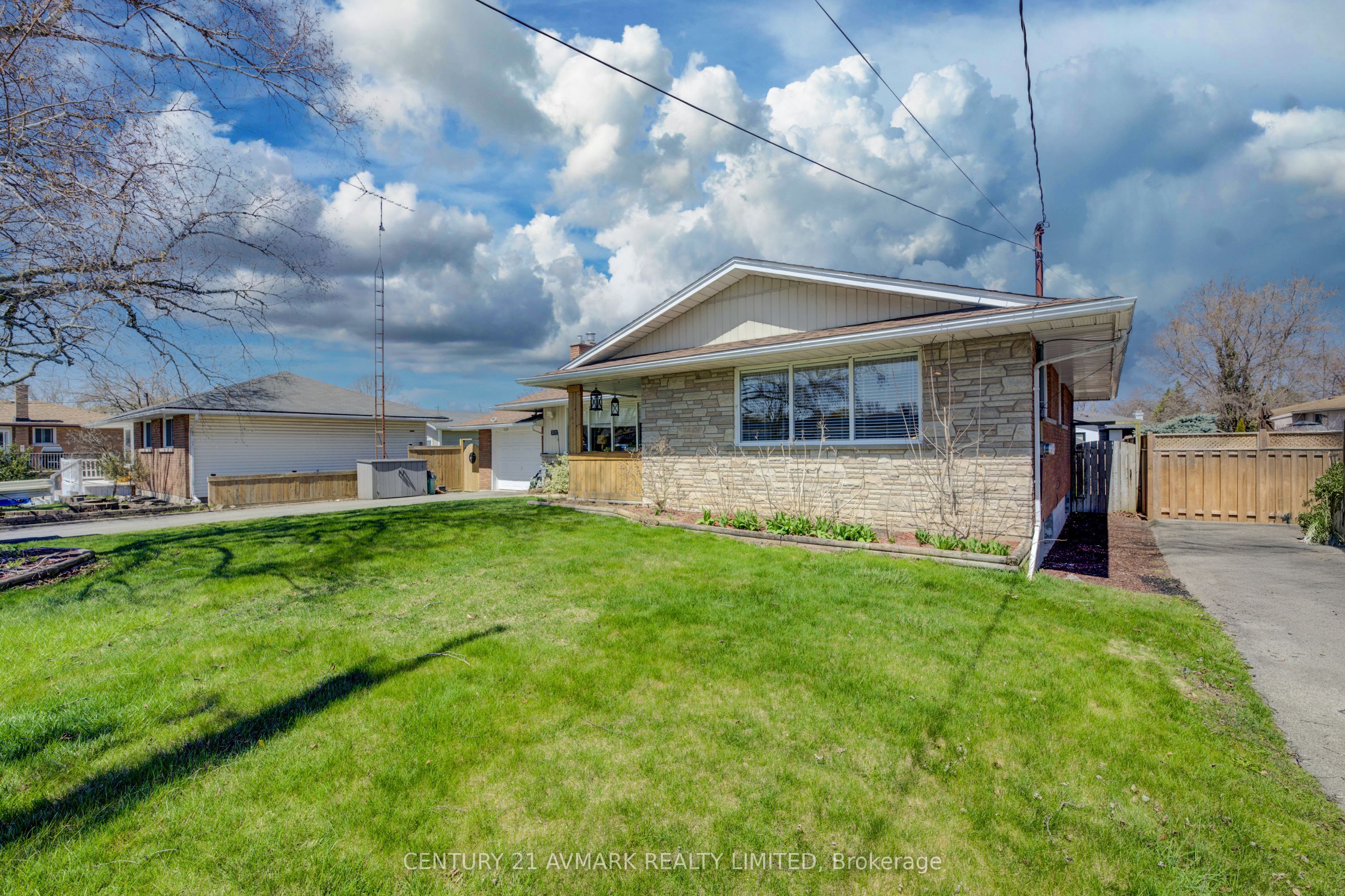 273 Lakeshore Road Property Photo 3