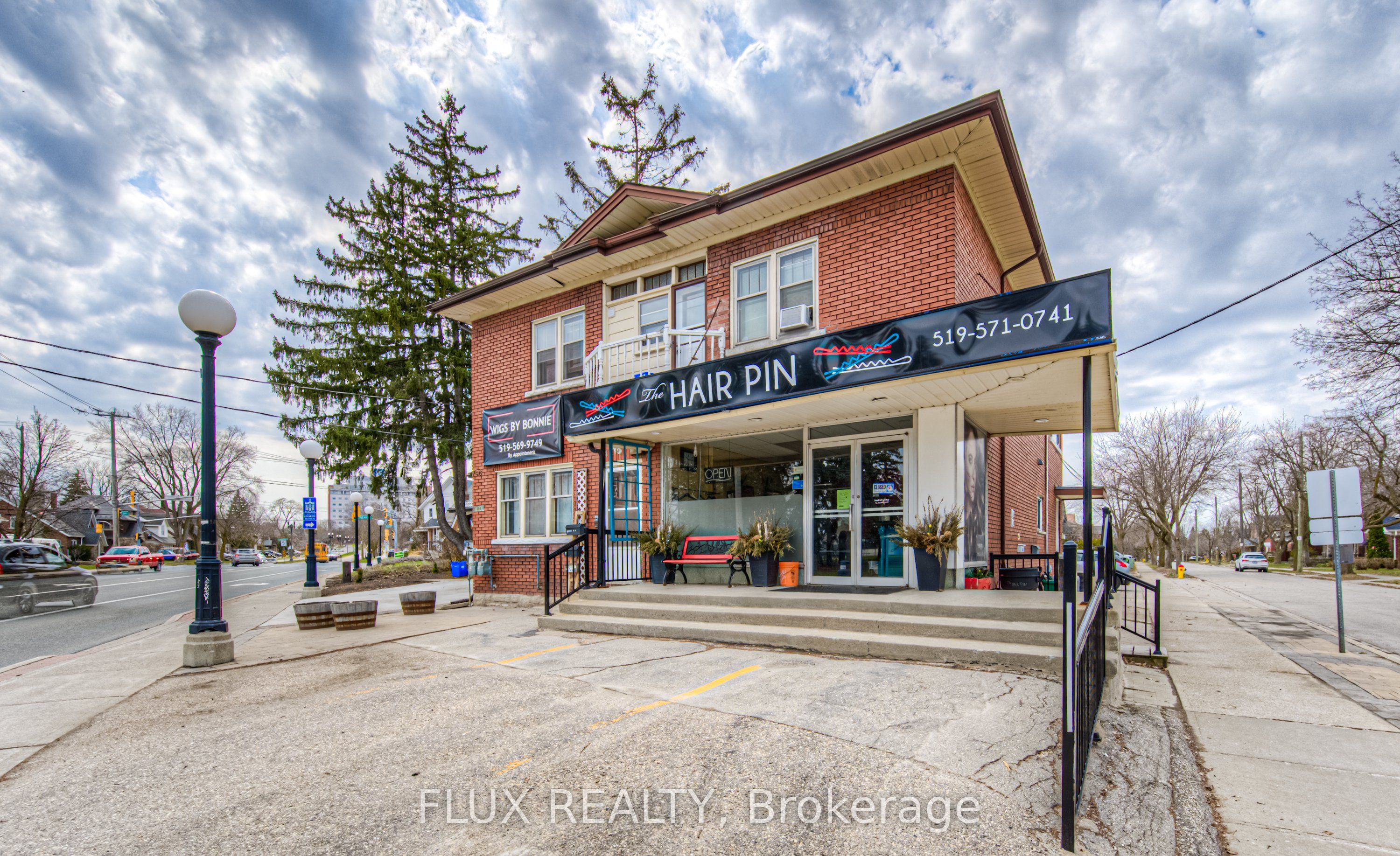744 Queen Street S Property Photo 4