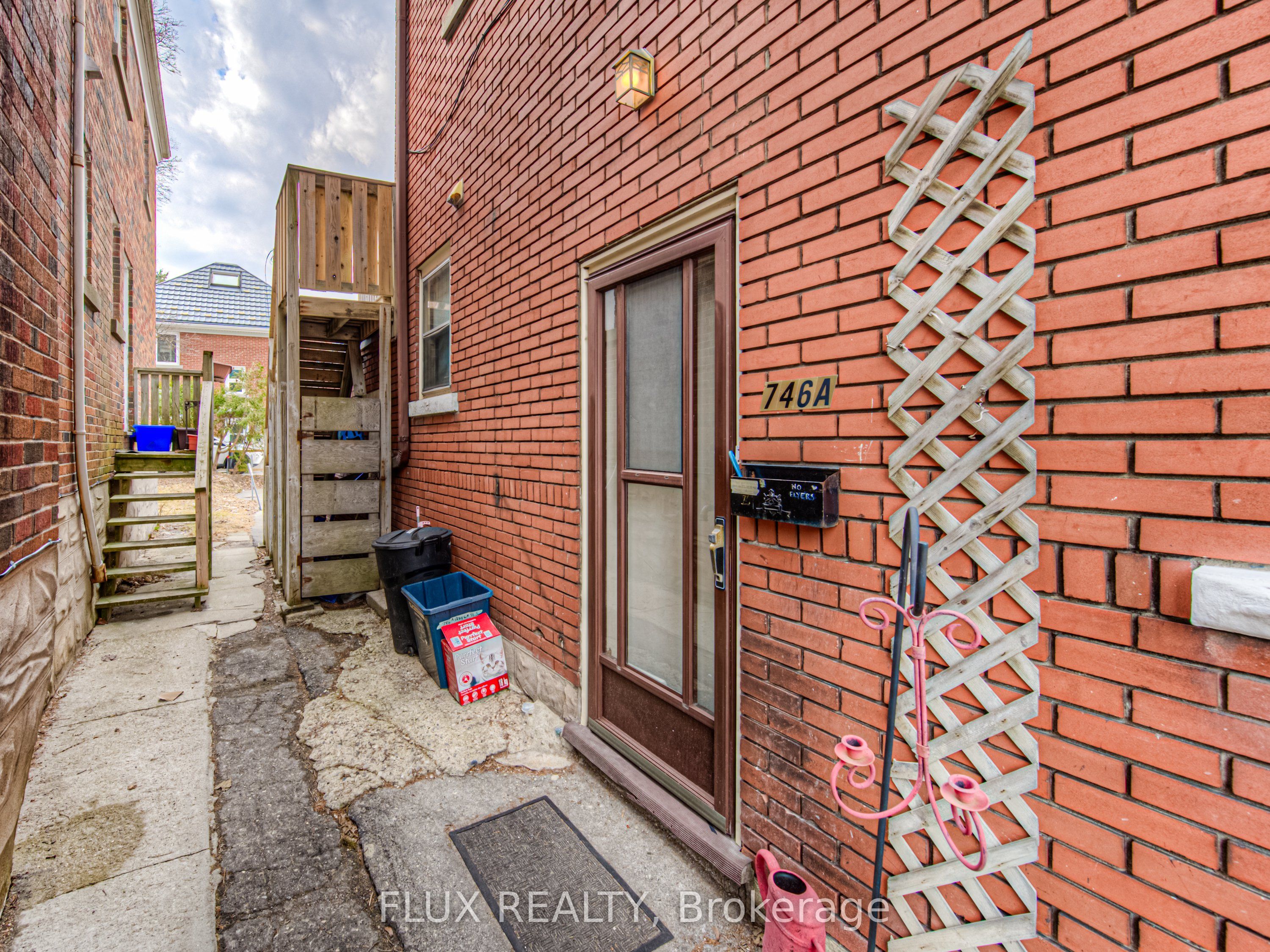744 Queen Street S Property Photo 6