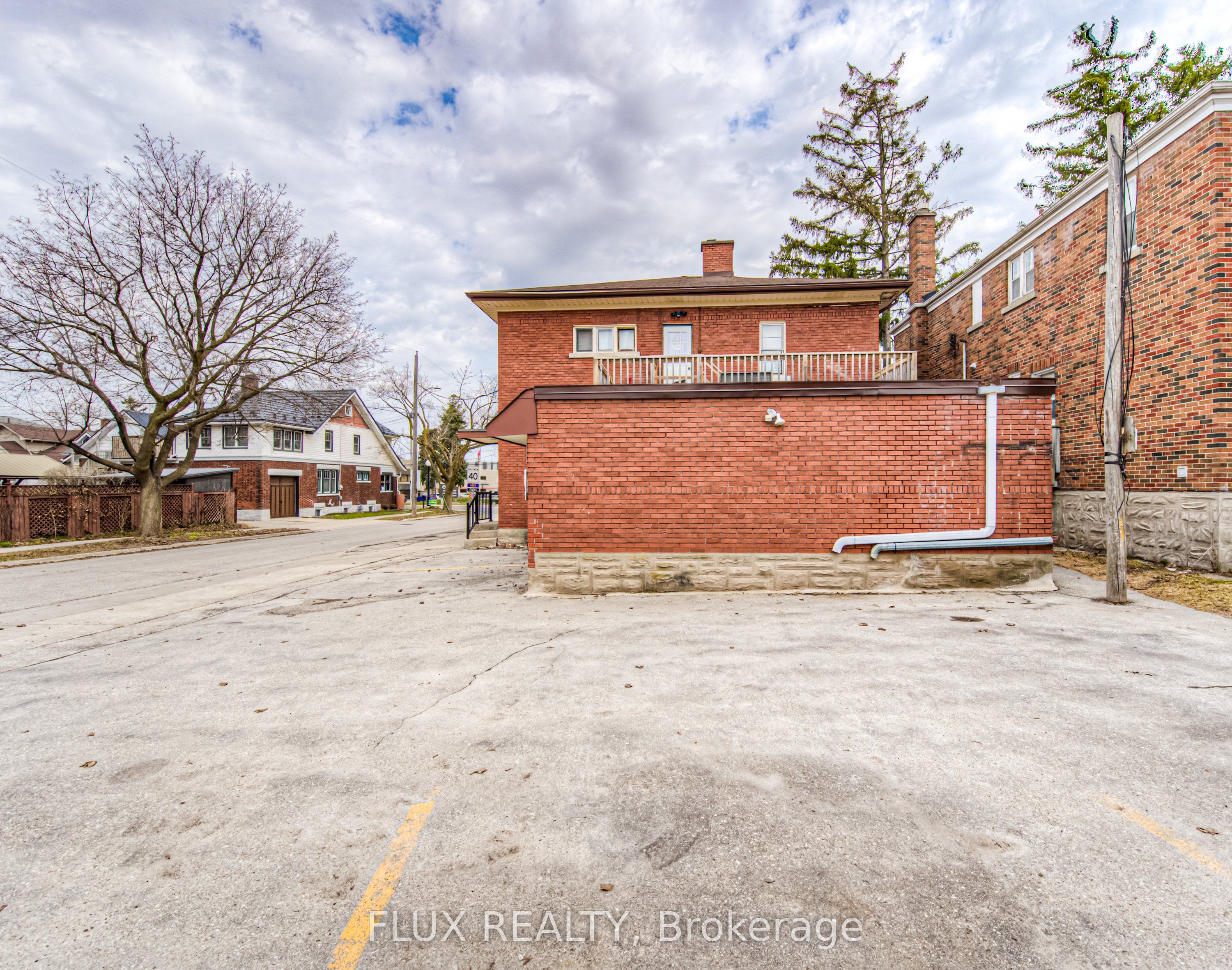 744 Queen Street S Property Photo 9