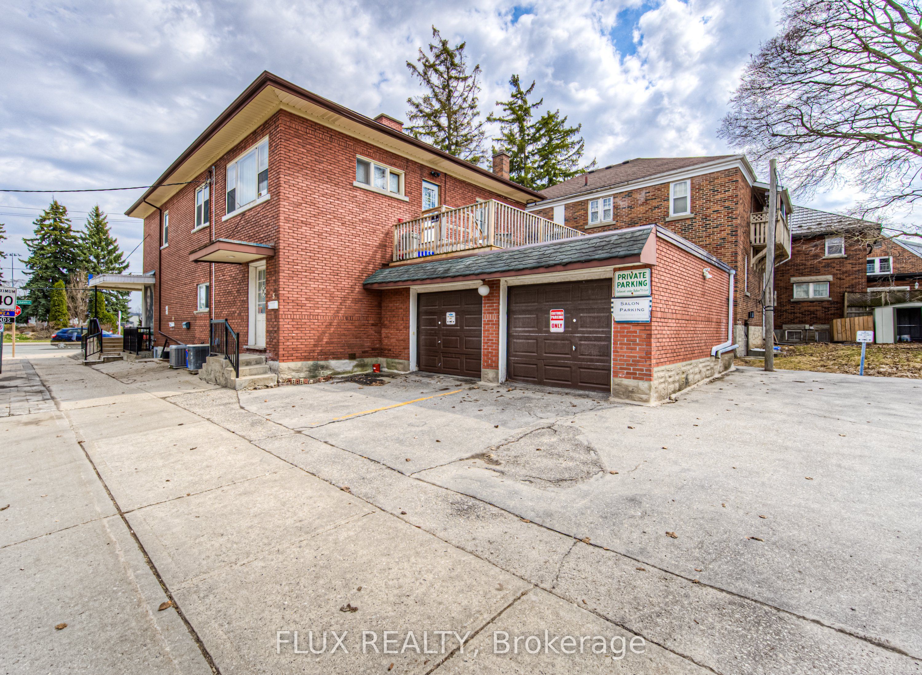 744 Queen Street S Property Photo 11
