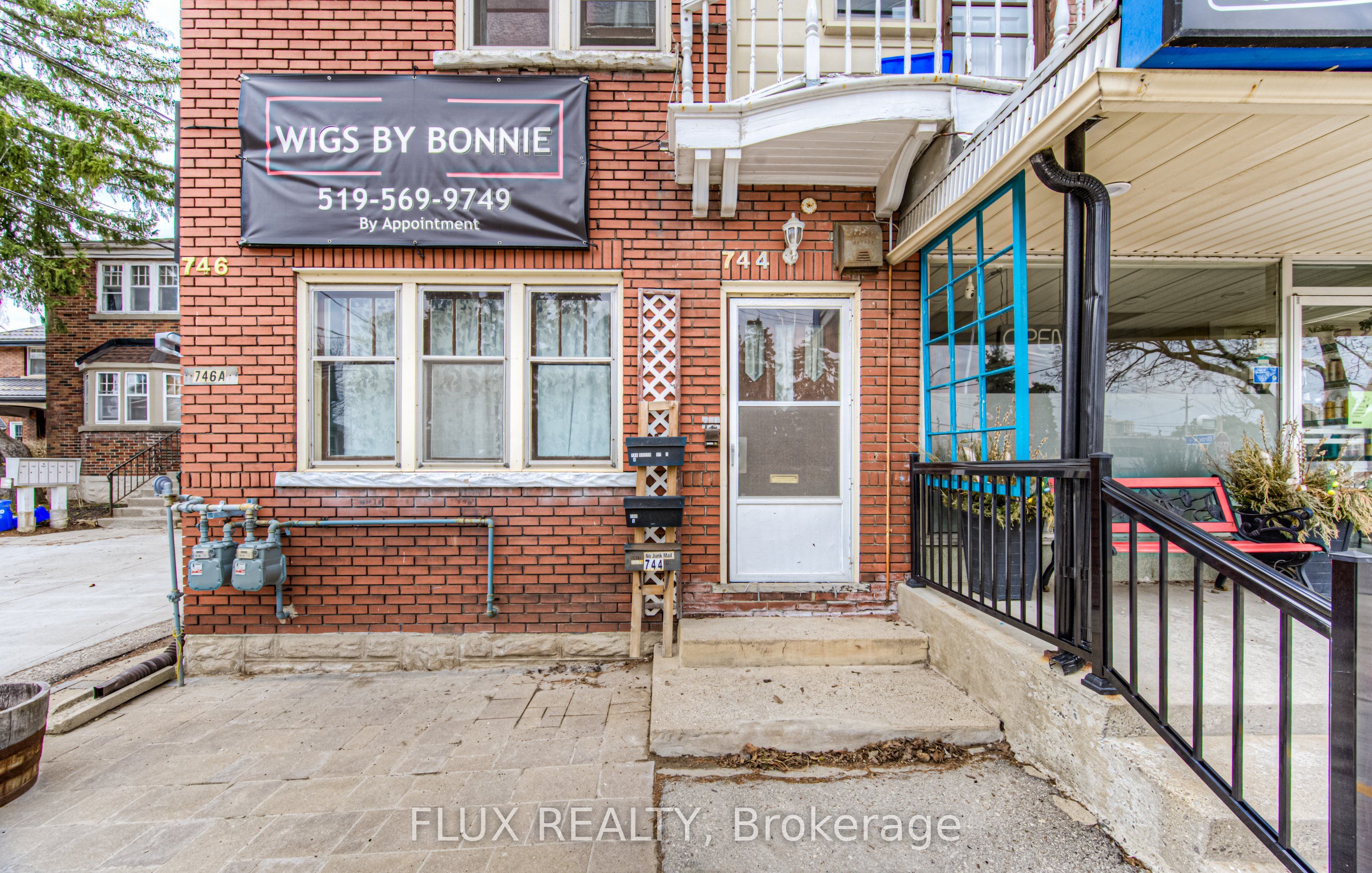 744 Queen Street S Property Photo 14