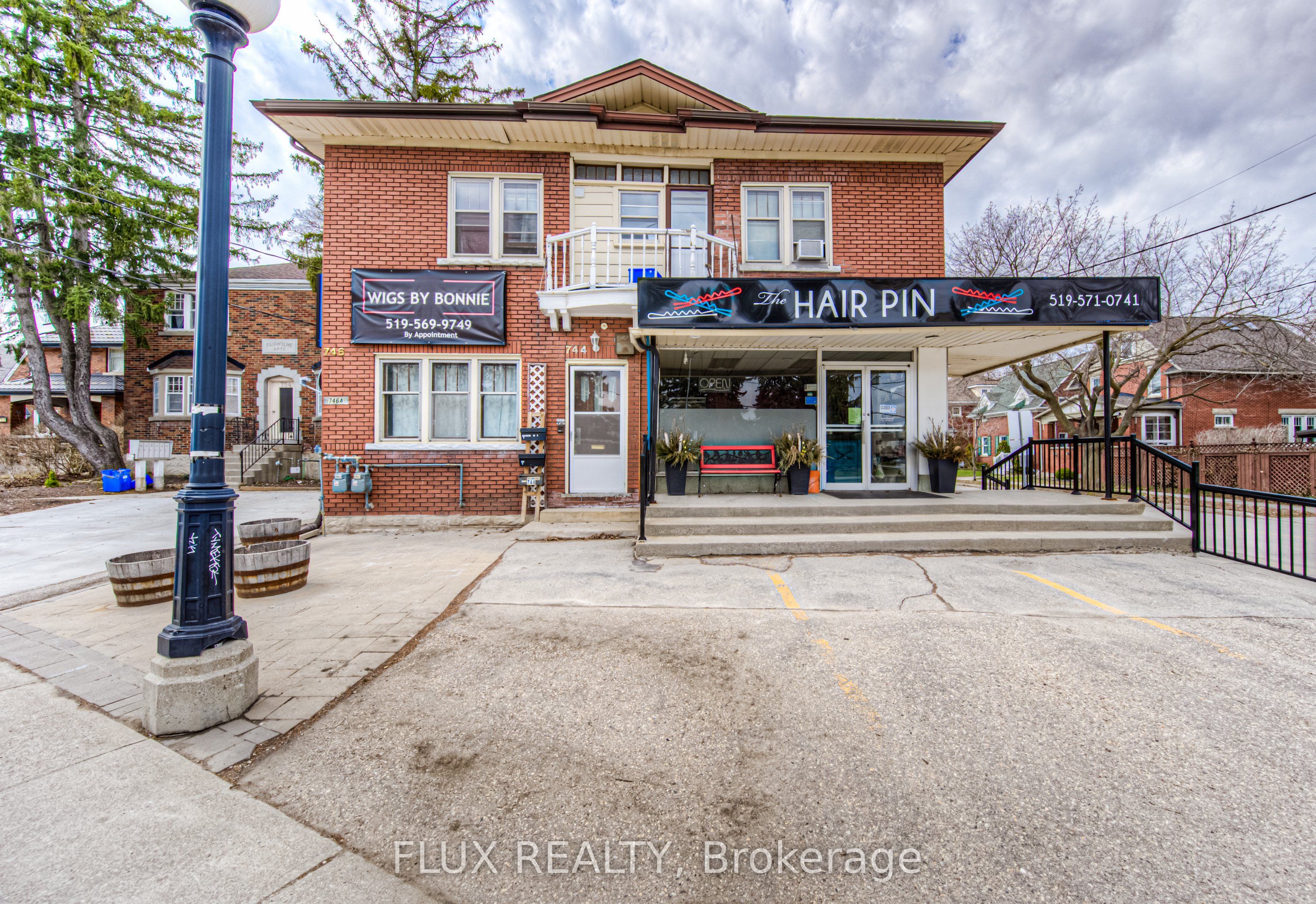 744 Queen Street S Property Photo 15