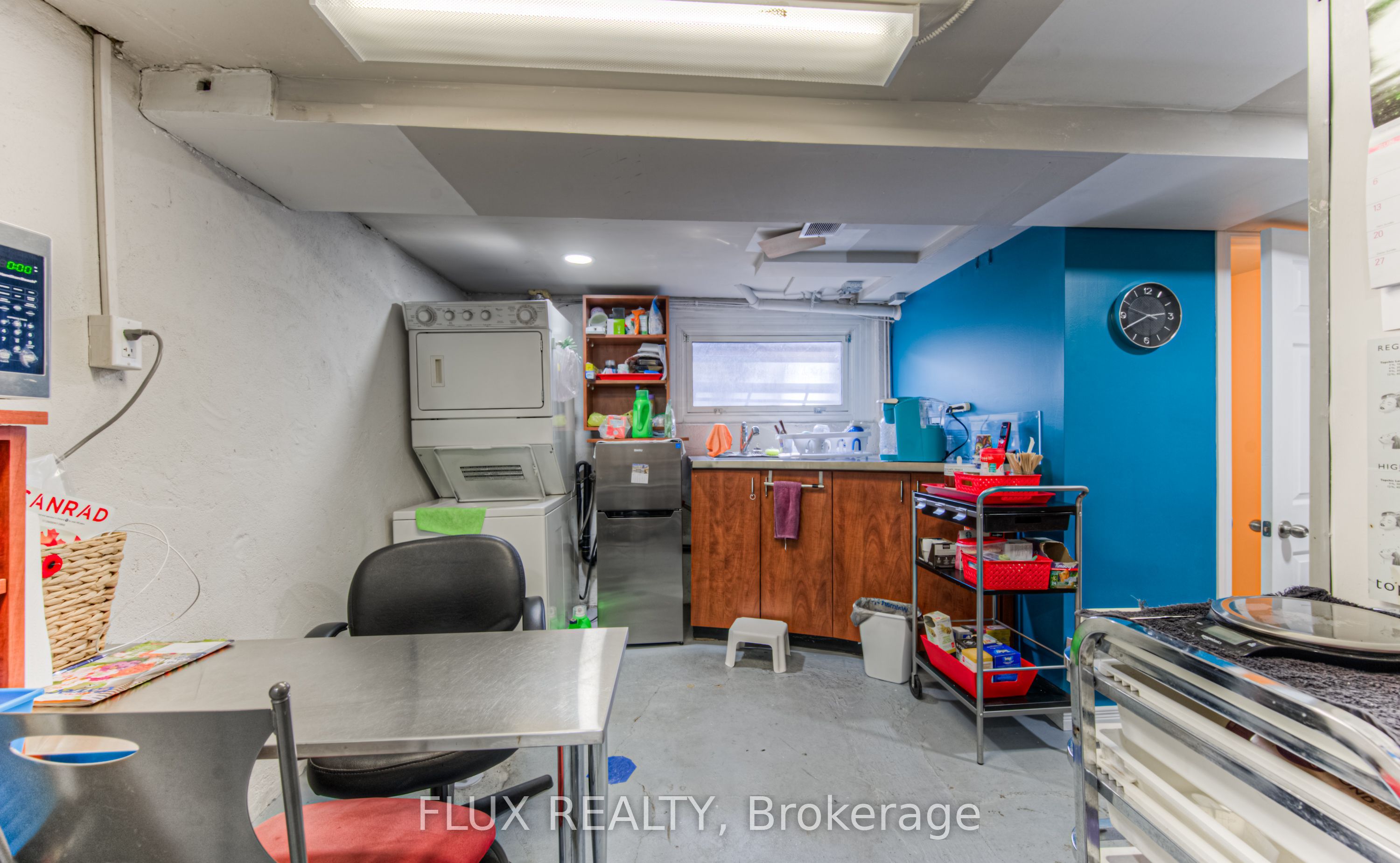 744 Queen Street S Property Photo 21