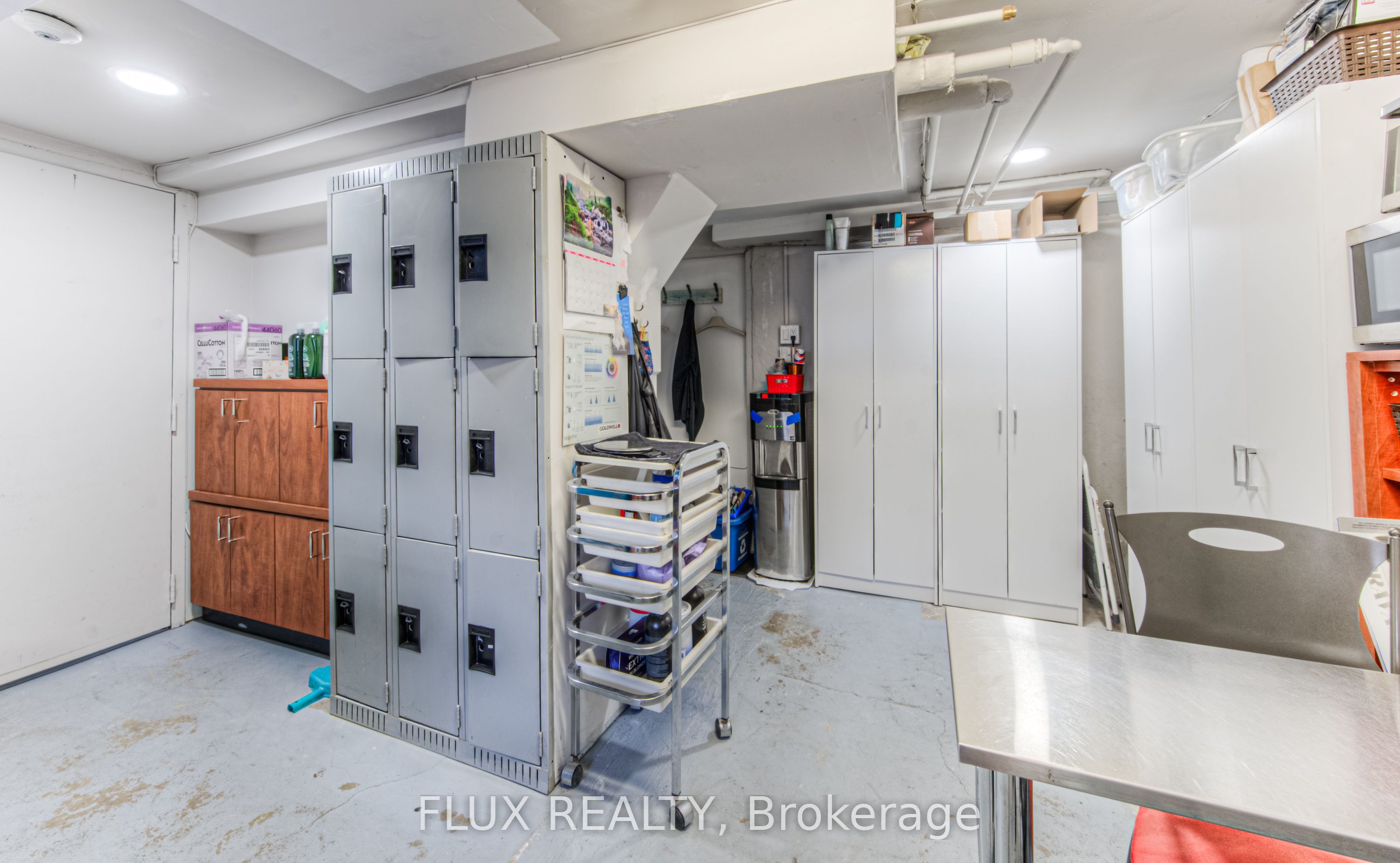 744 Queen Street S Property Photo 22