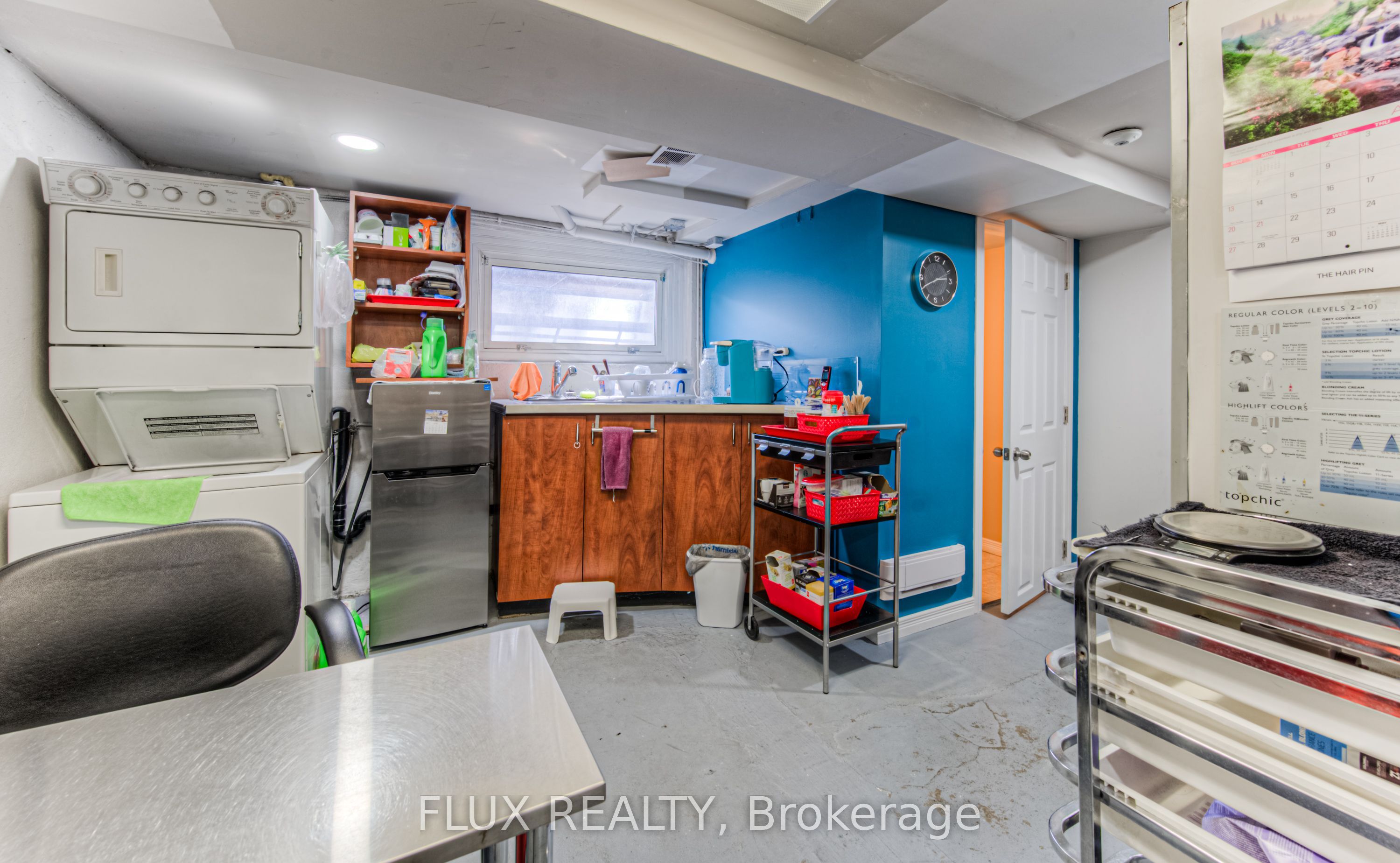 744 Queen Street S Property Photo 23