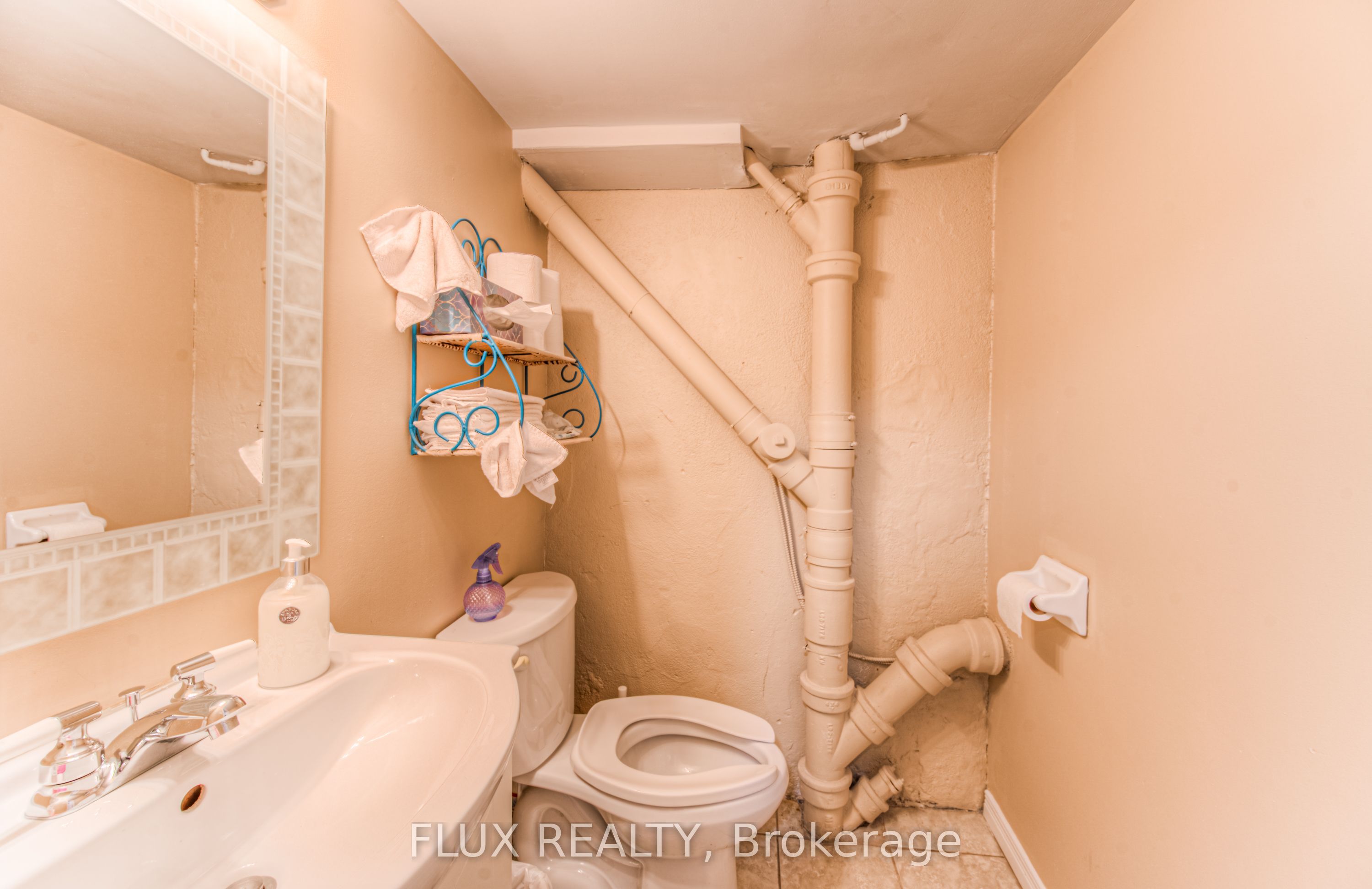 744 Queen Street S Property Photo 24
