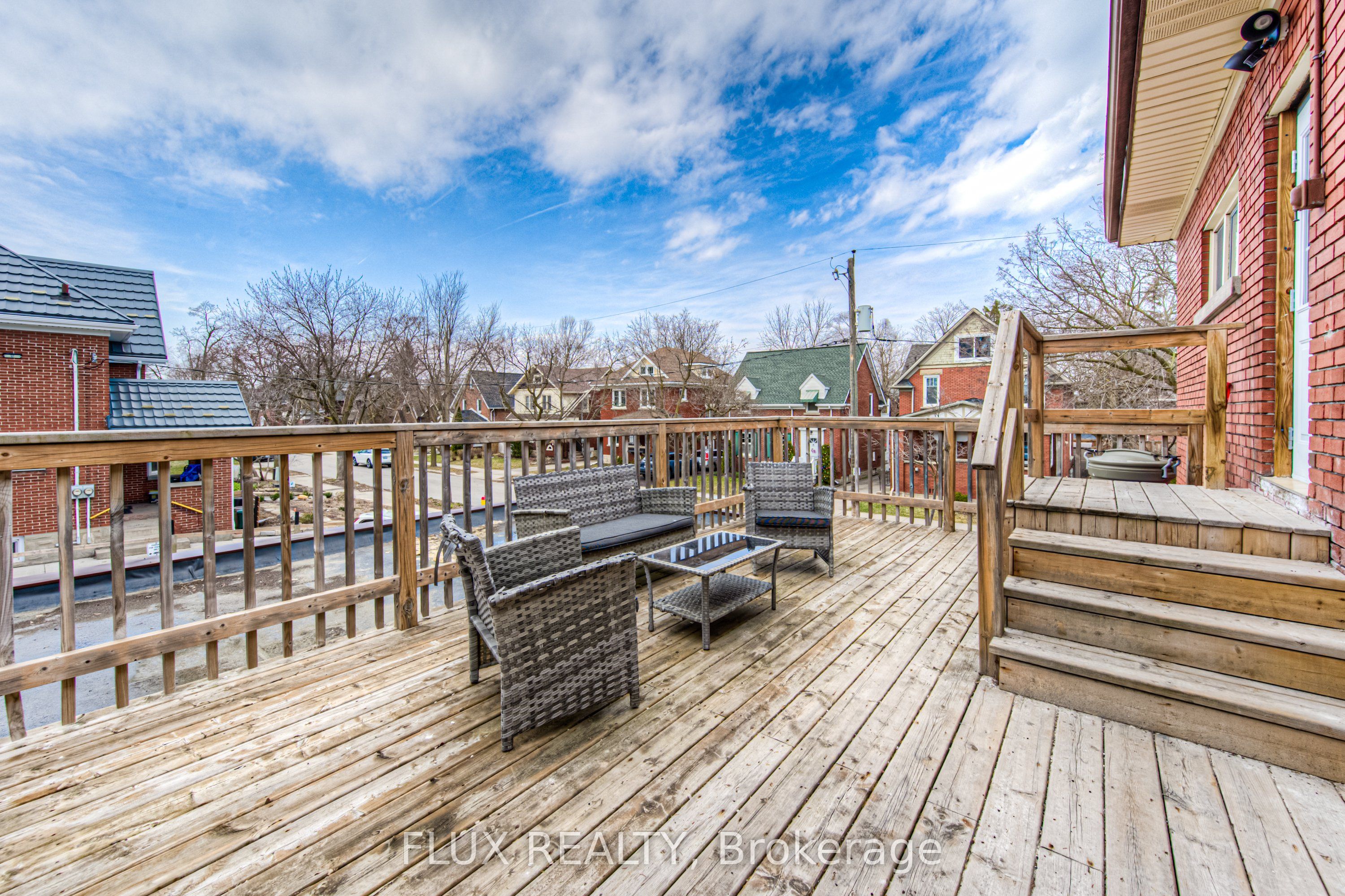 744 Queen Street S Property Photo 25