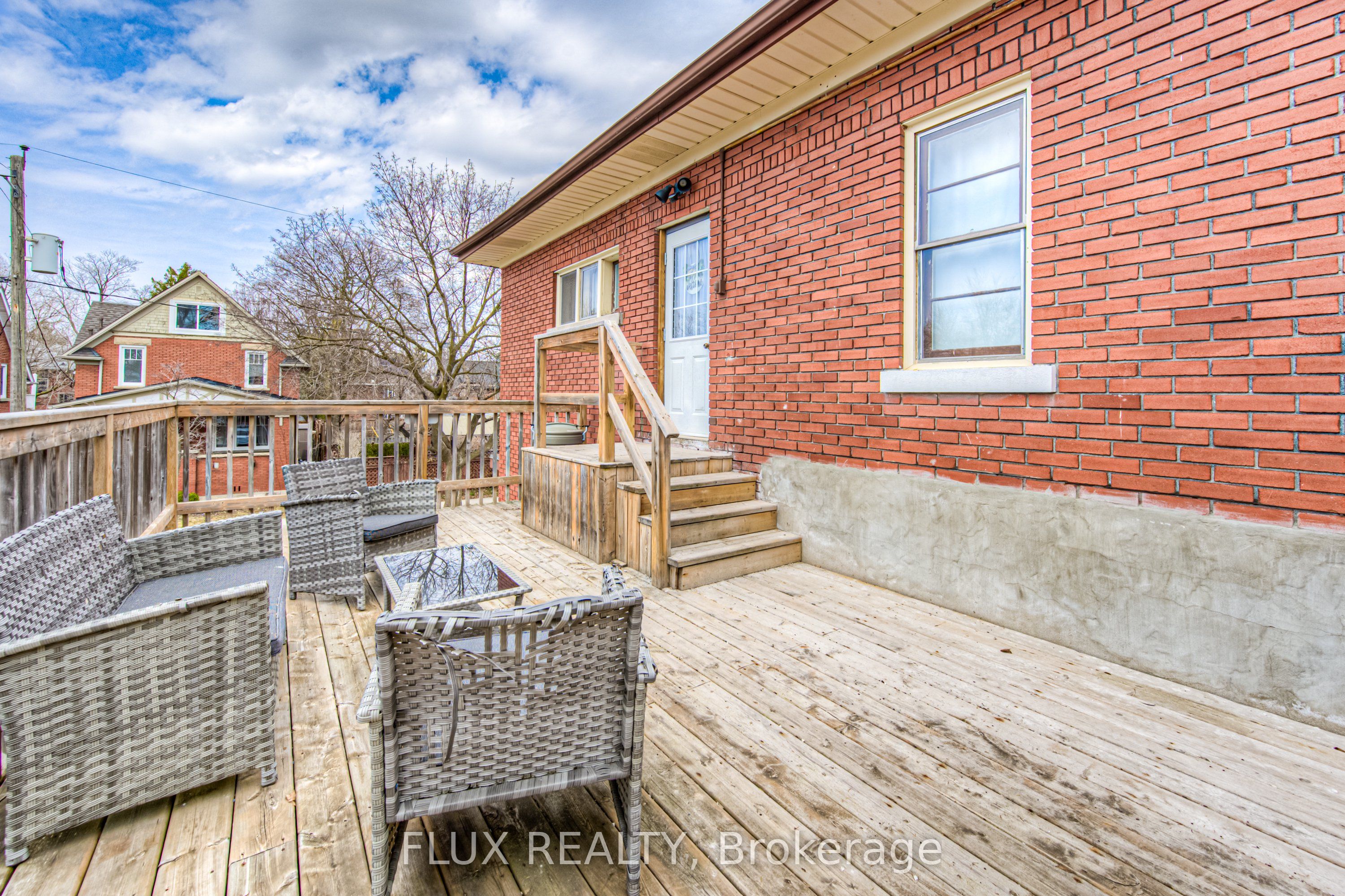 744 Queen Street S Property Photo 26