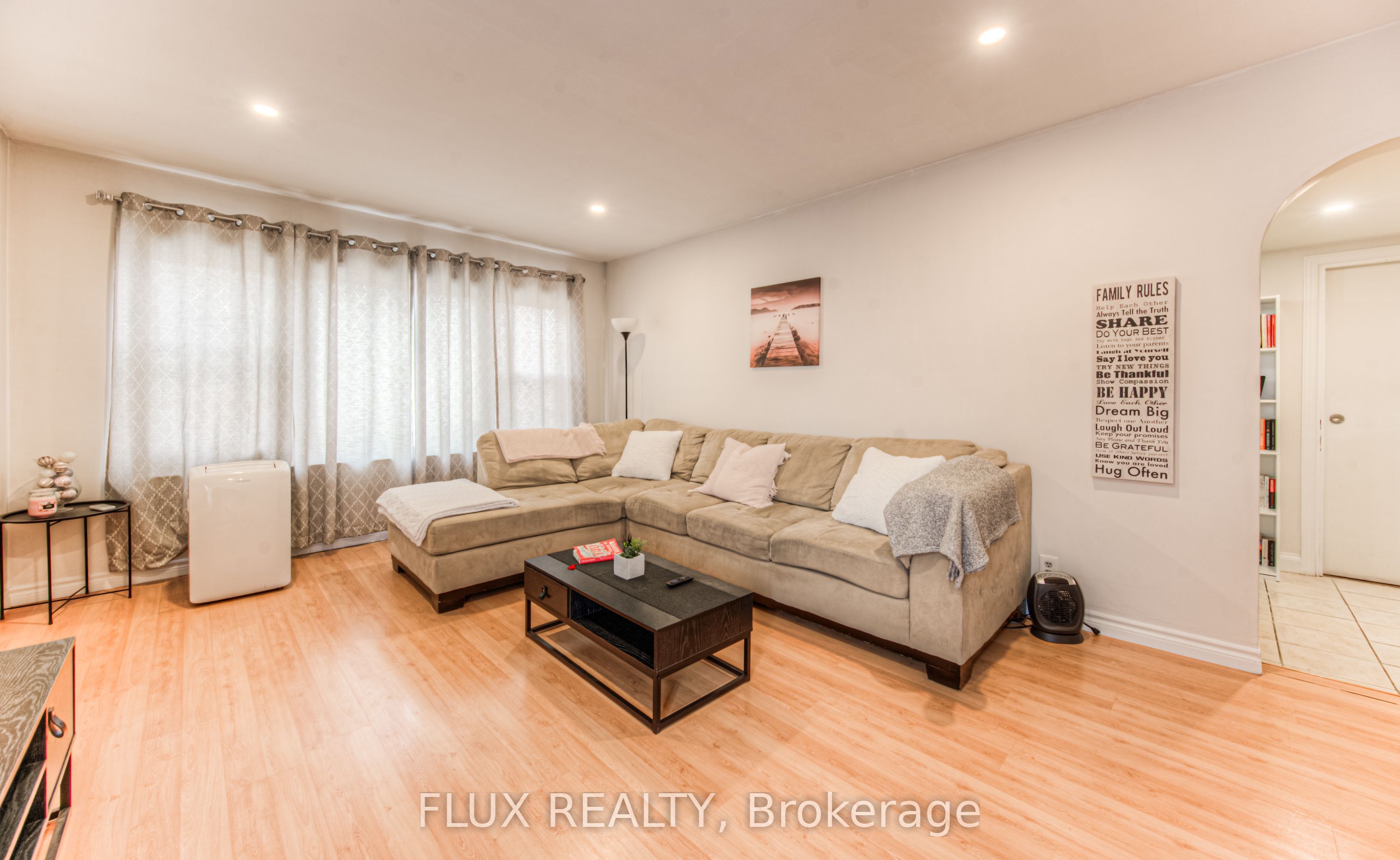 744 Queen Street S Property Photo 29