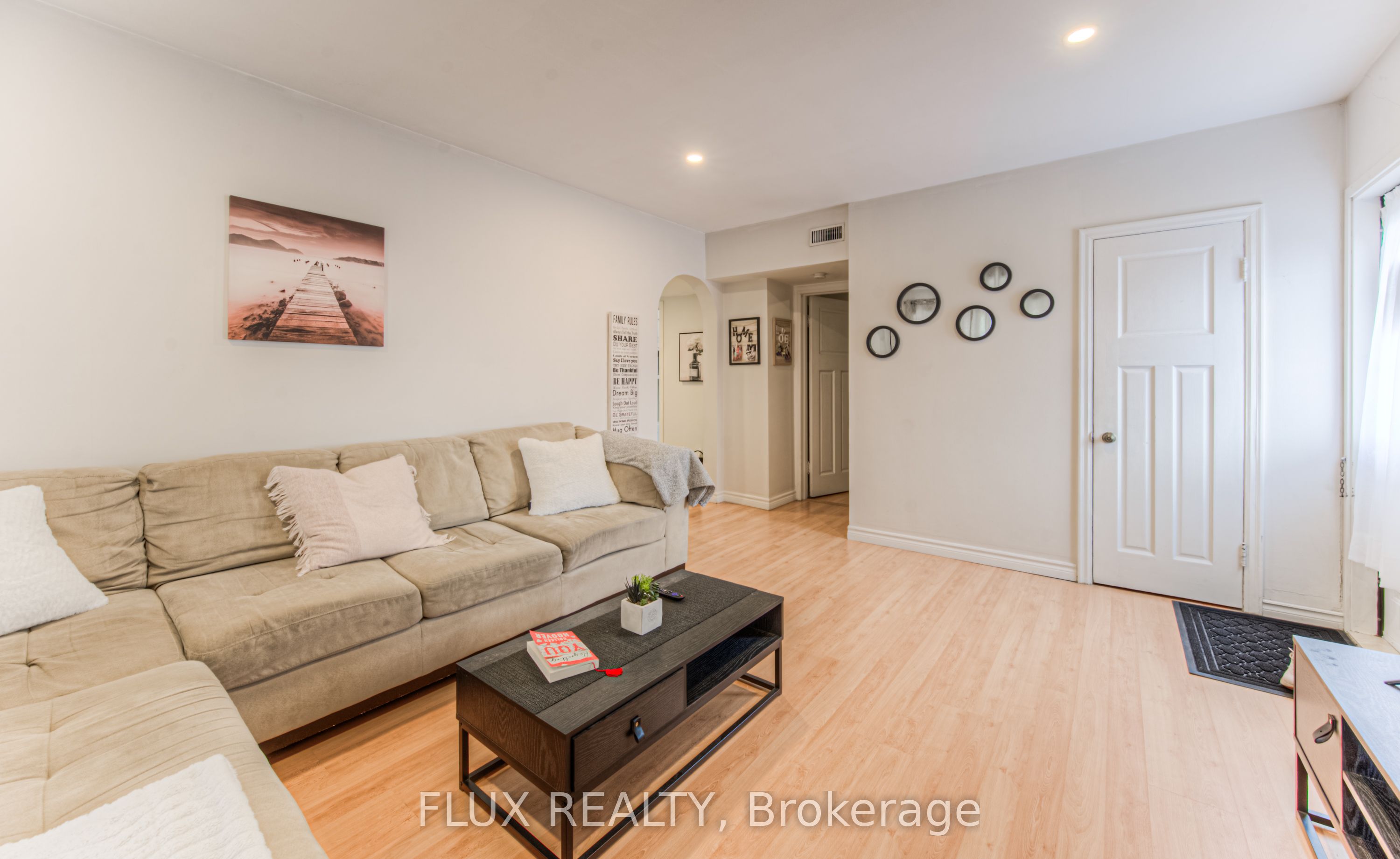 744 Queen Street S Property Photo 30
