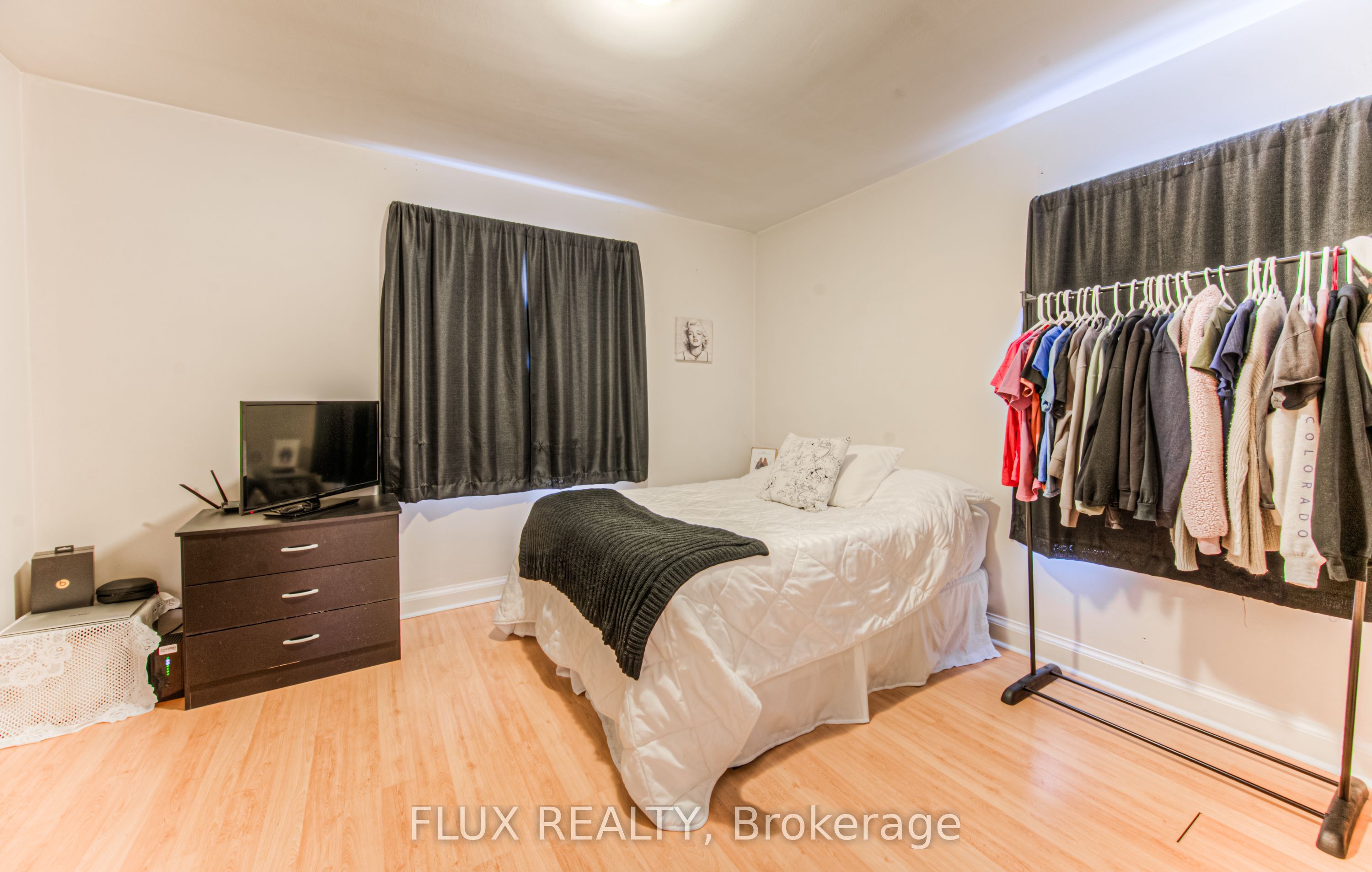 744 Queen Street S Property Photo 31