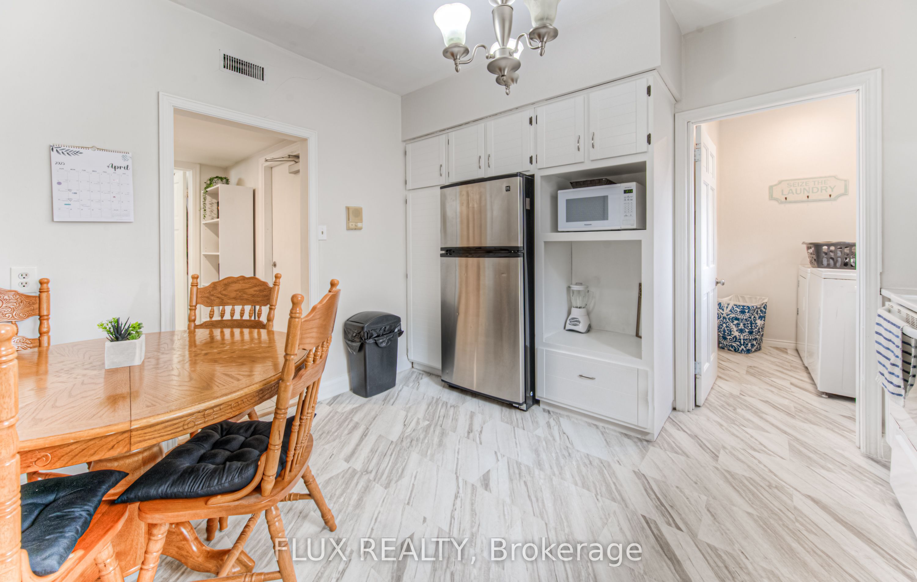 744 Queen Street S Property Photo 33
