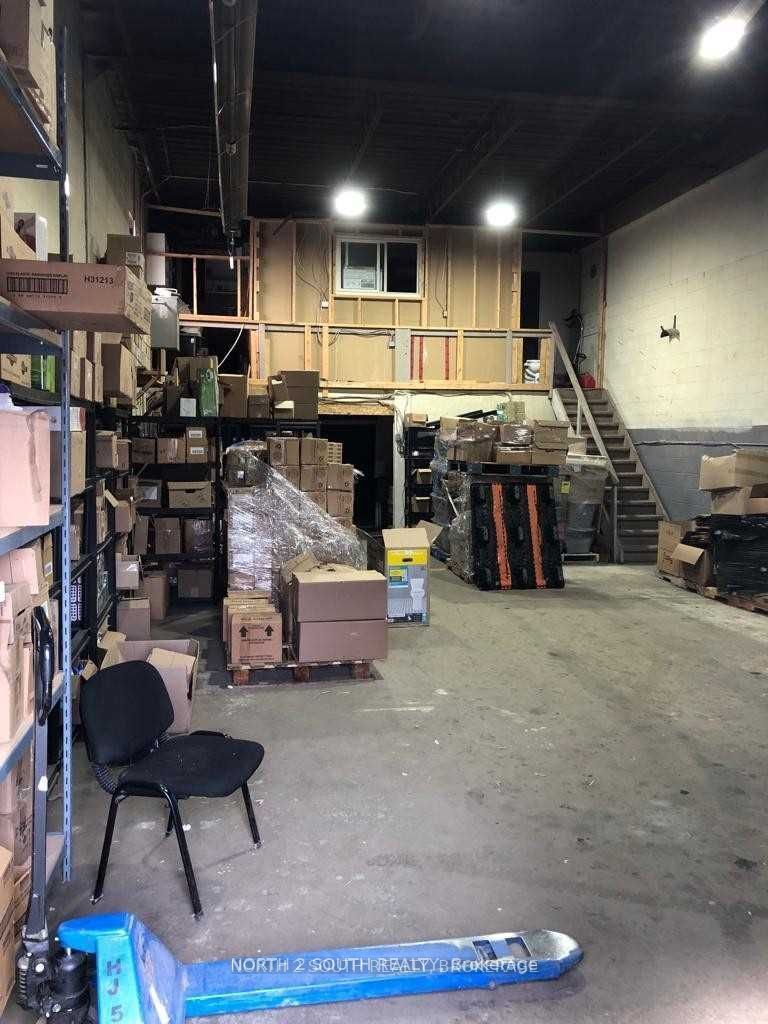 #196c - 200 Arvin Avenue Property Photo 6