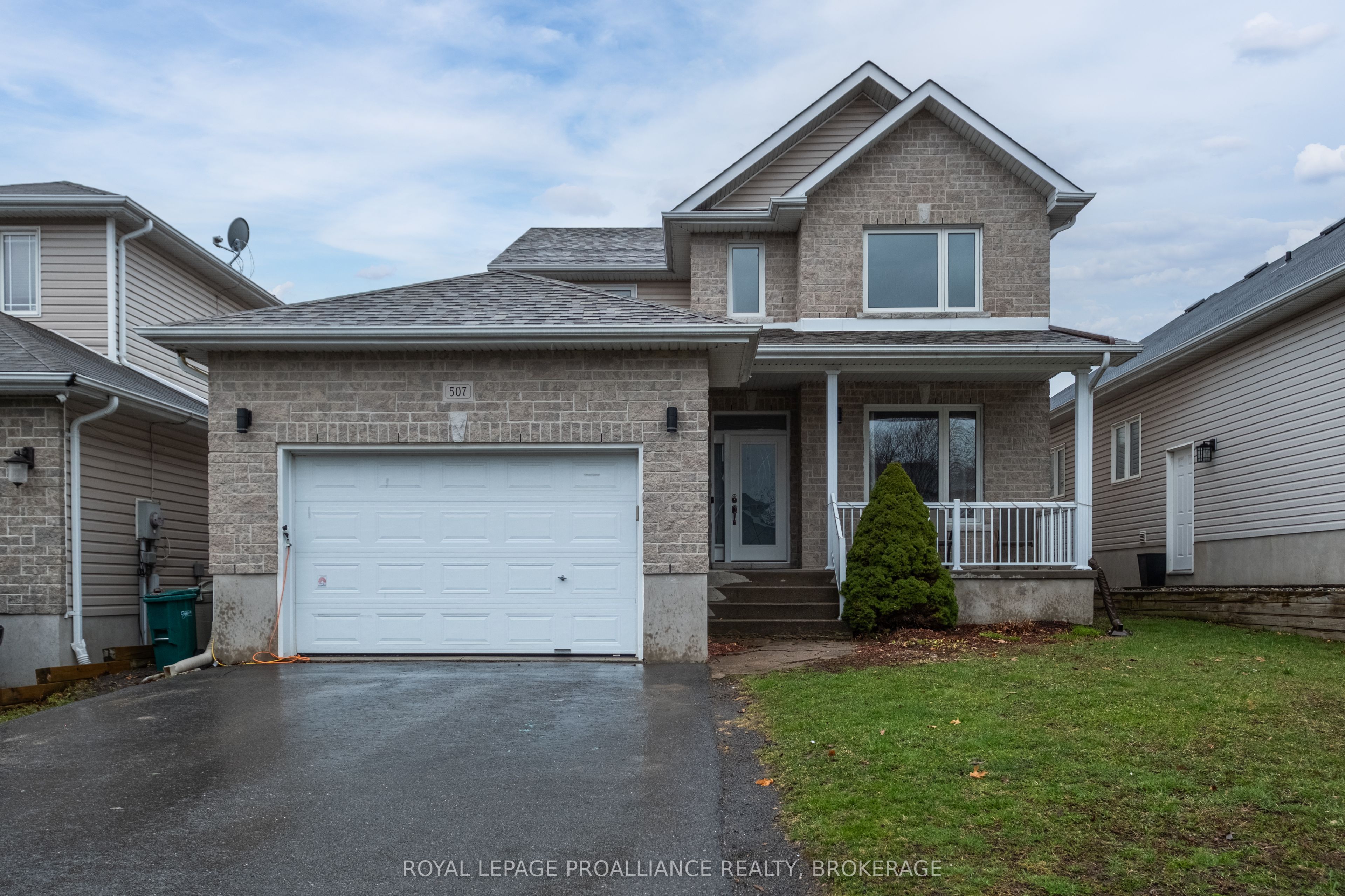 507 Weston Crescent Property Photo