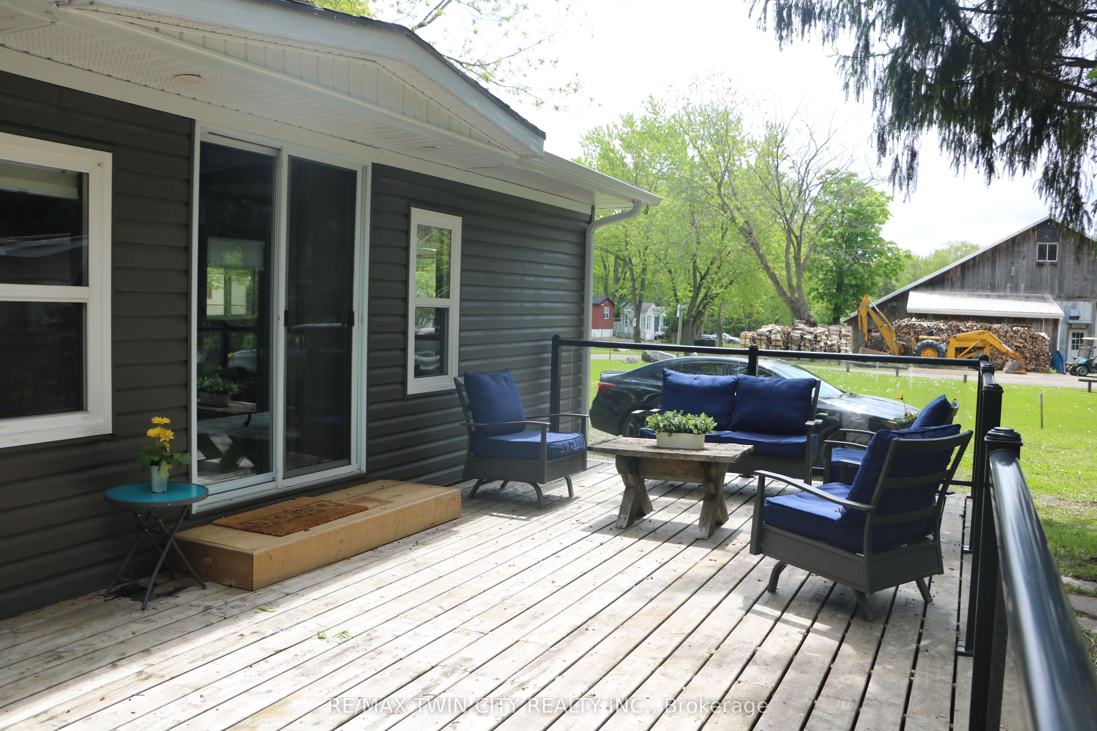 1652 Puddicombe Rd Property Photo 1