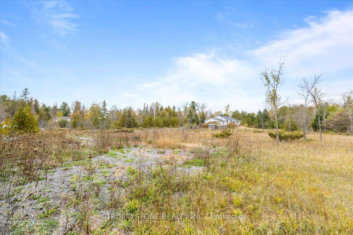 1754 Kilmaurs Side Road Property Photo 4