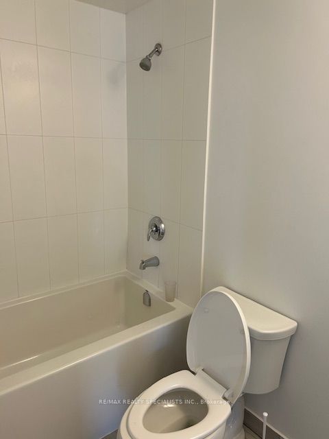 550 North Service Road 1201 Property Photo 4