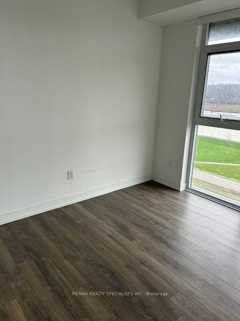 550 North Service Road 1201 Property Photo 5